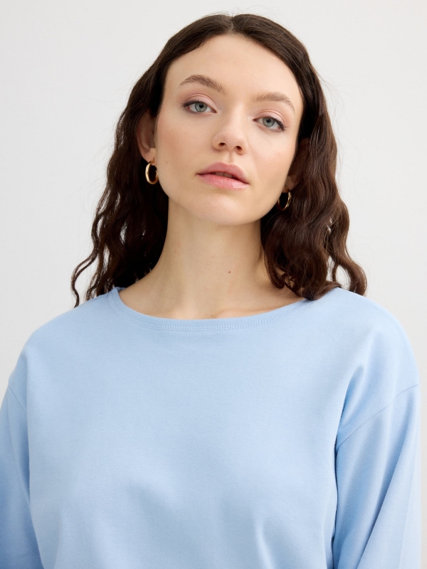 Cotton boat neck t-shirt sky blue detail view