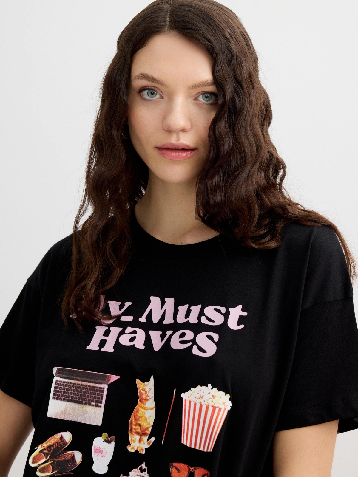 Cotton graphic t-shirt black detail view