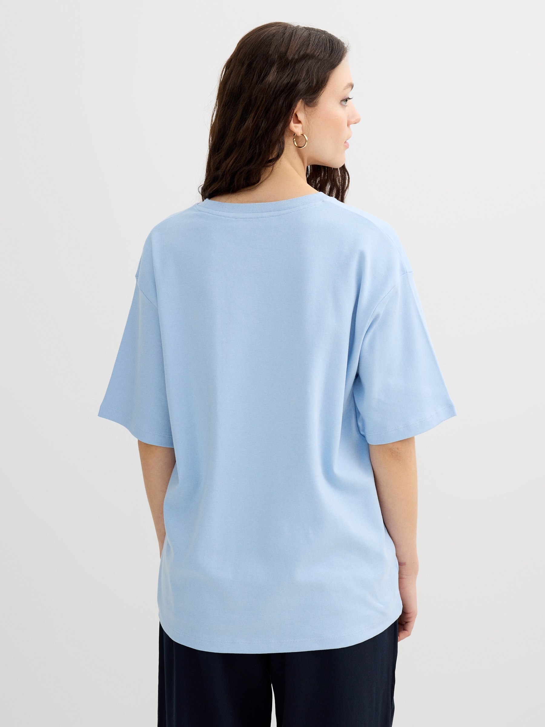 Camiseta azul cielo oversize azul claro vista media frontal