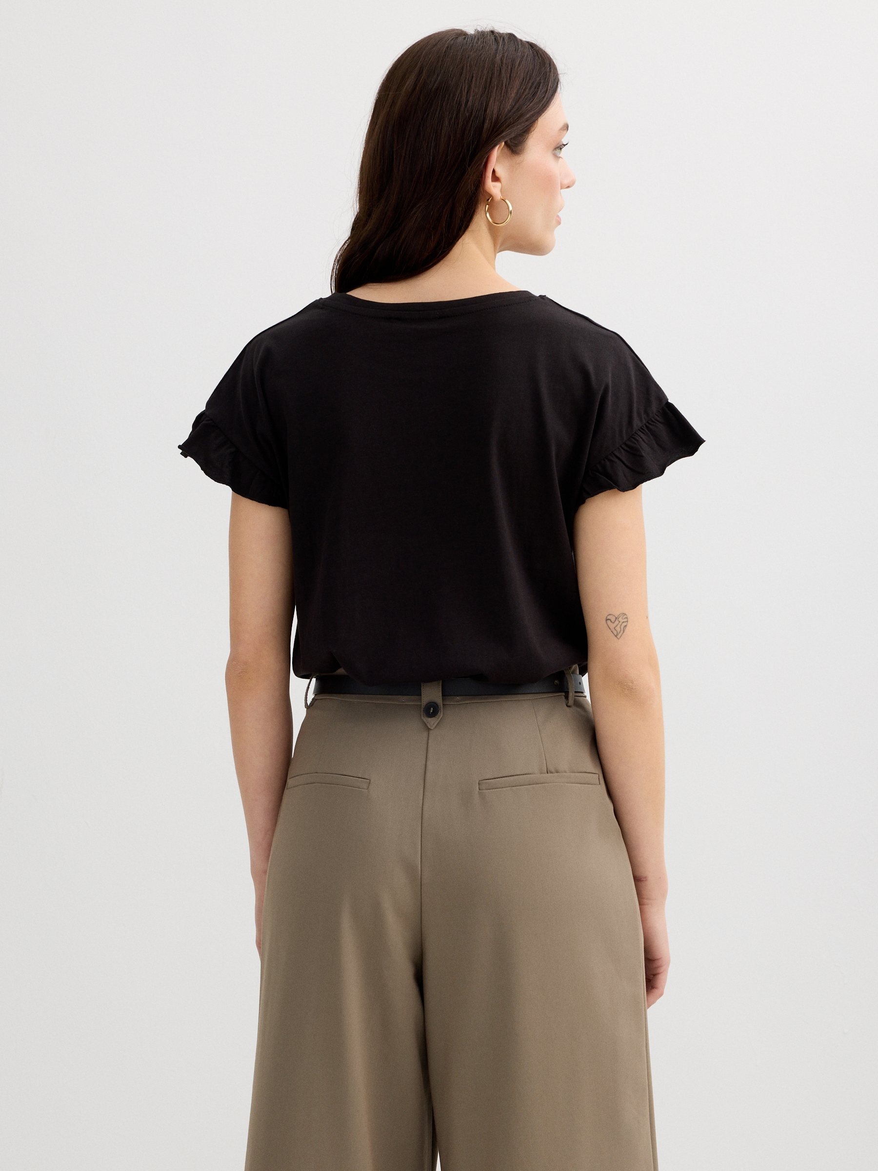 Ruffled T-shirt Memories black middle front view