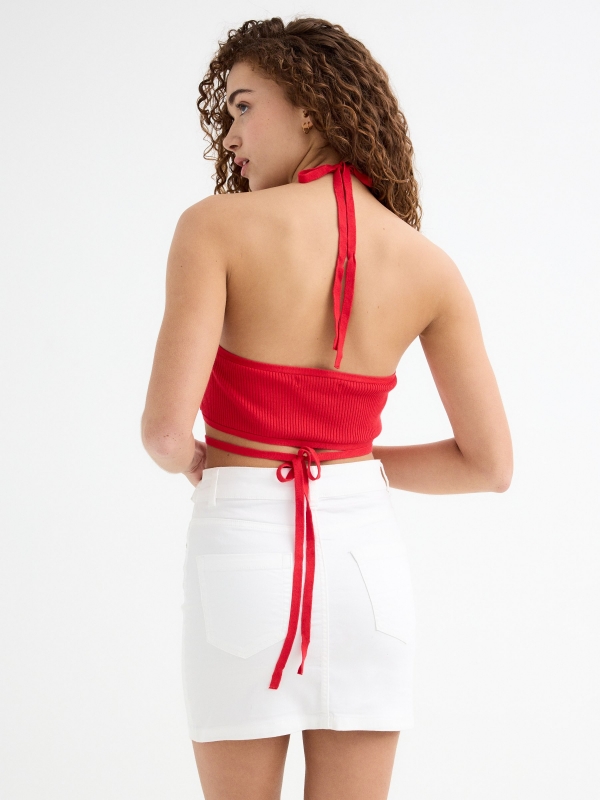 Falda mini sarga con cinturón blanco vista media trasera