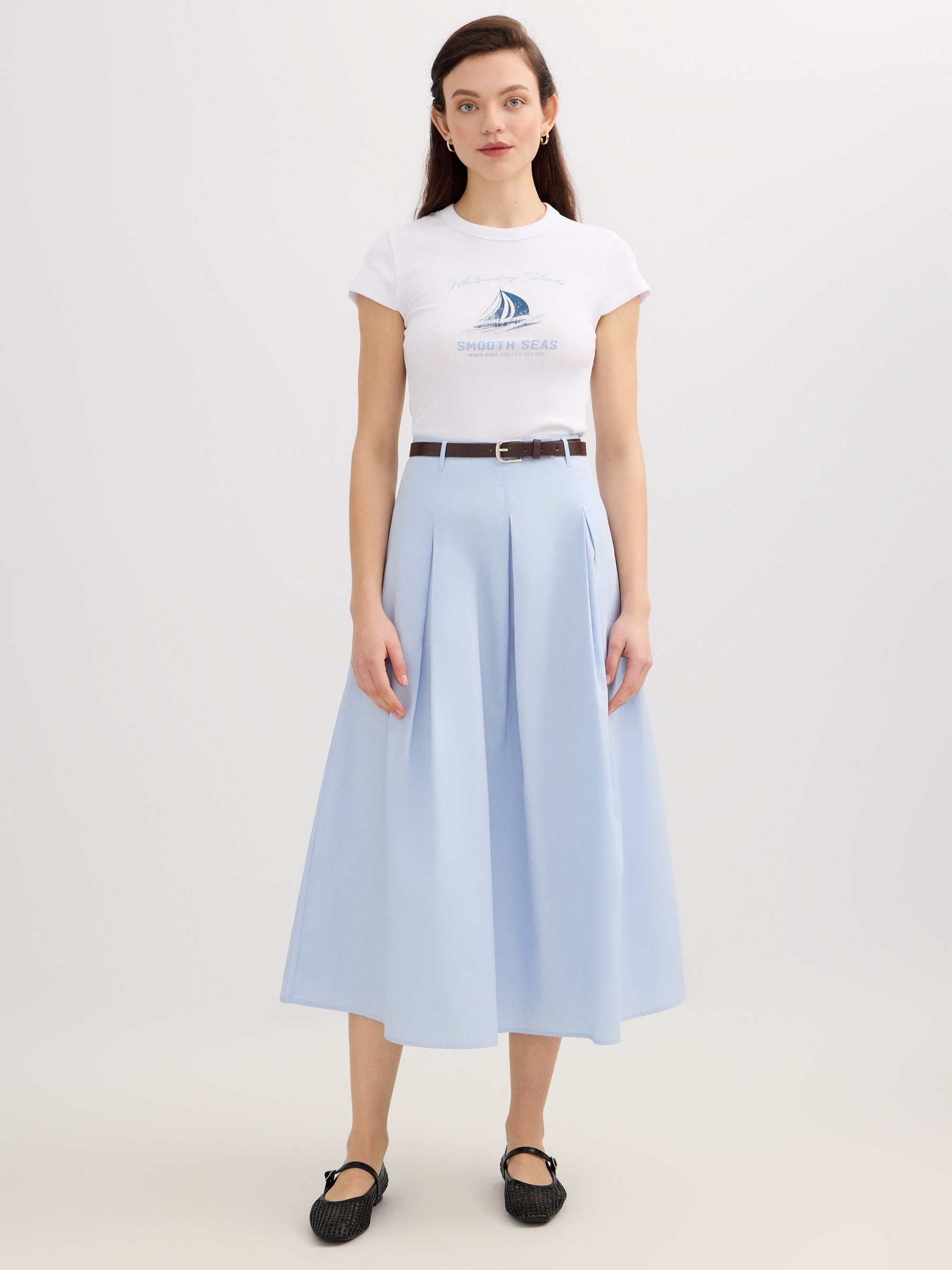 Camiseta cropped rib estampado marinho branco vista meia frontal