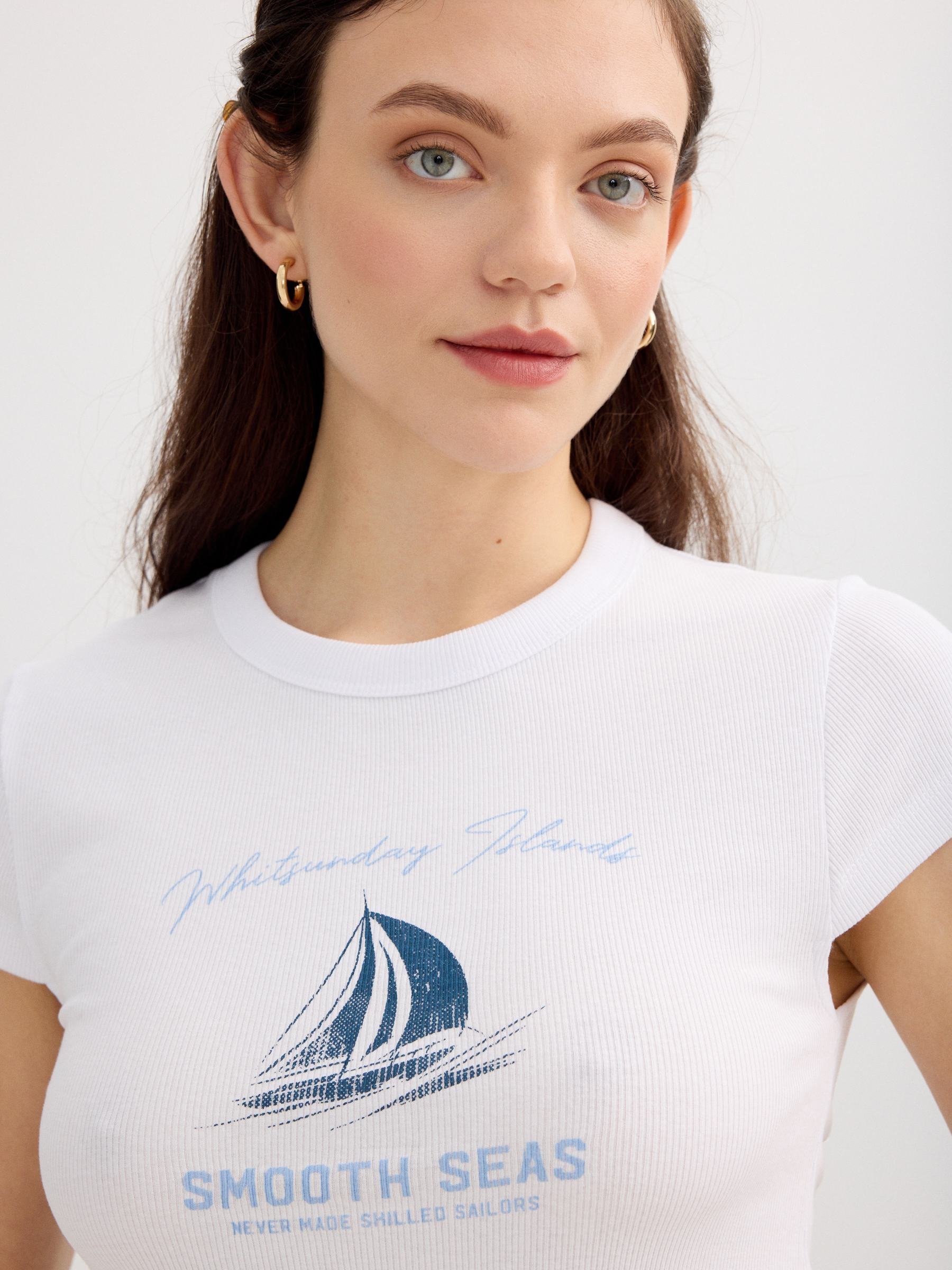 Camiseta crop rib estampado marino blanco vista media frontal