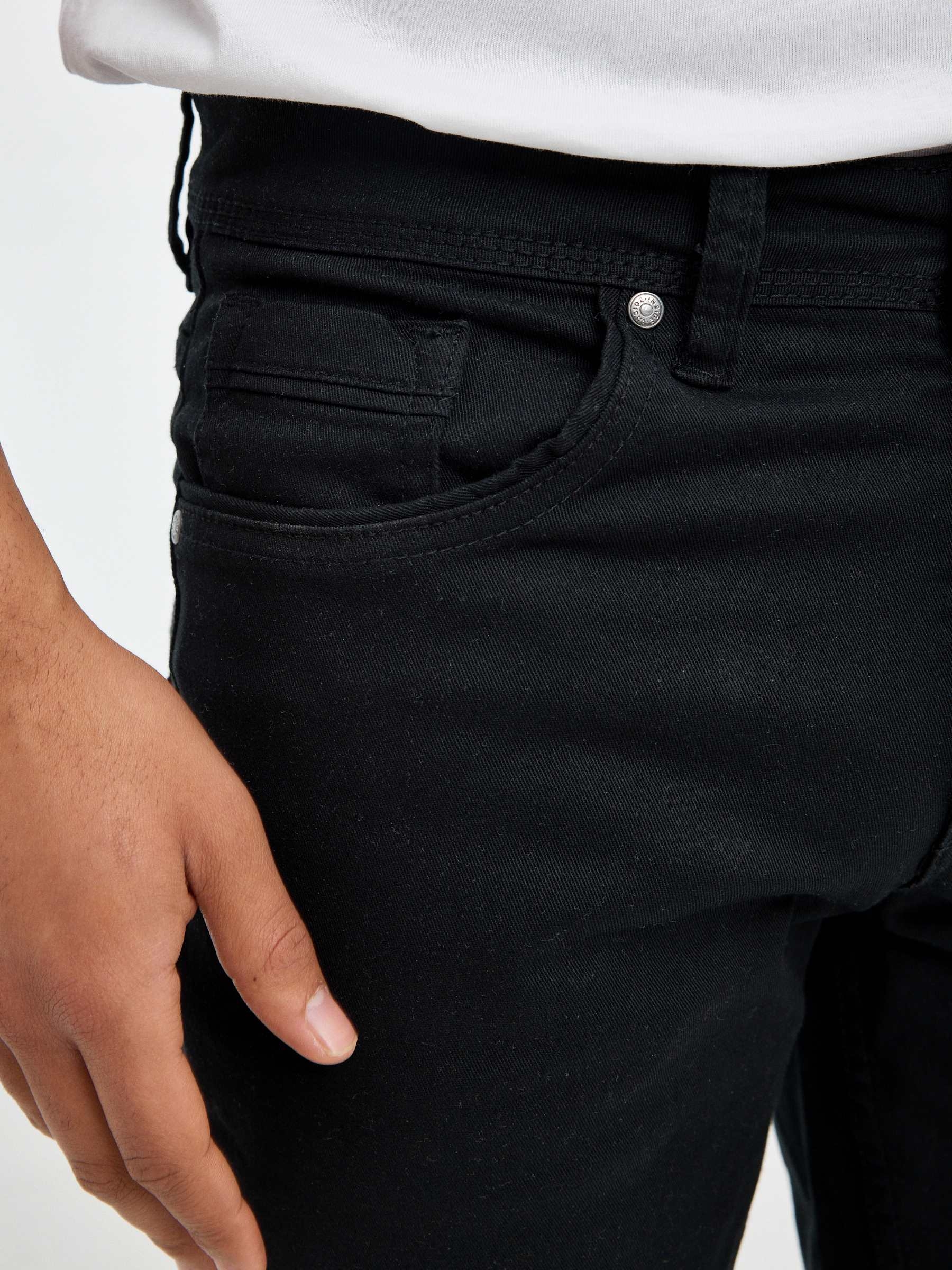 Gabardina slim Bermuda preto vista meia frontal