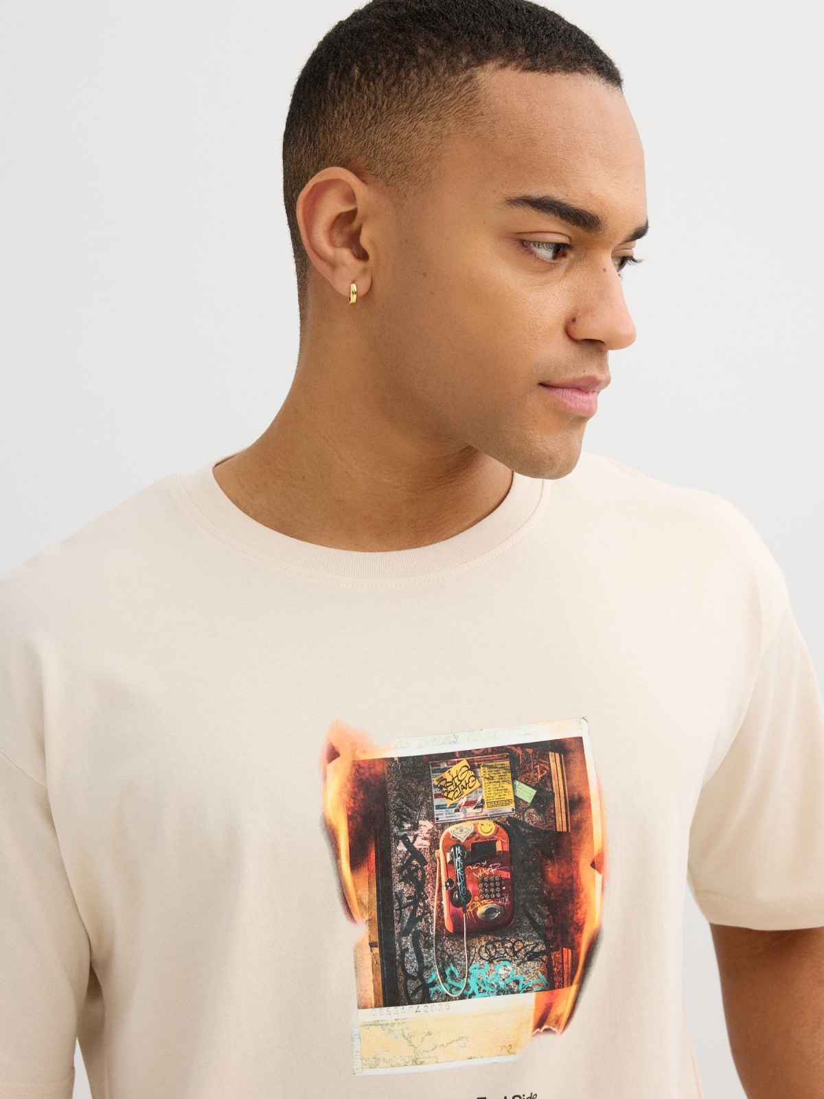 Camiseta Uper East Side crudo vista detalle