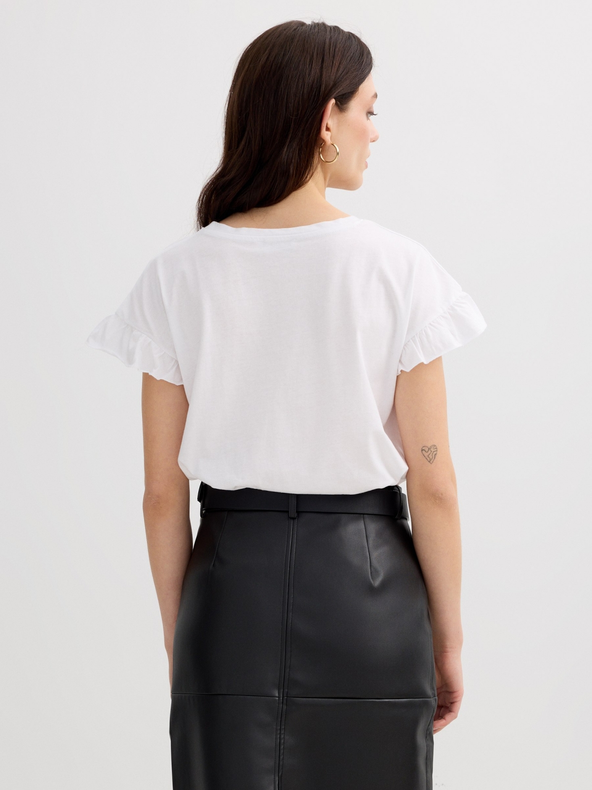 Camiseta babados l'amour branco vista meia traseira