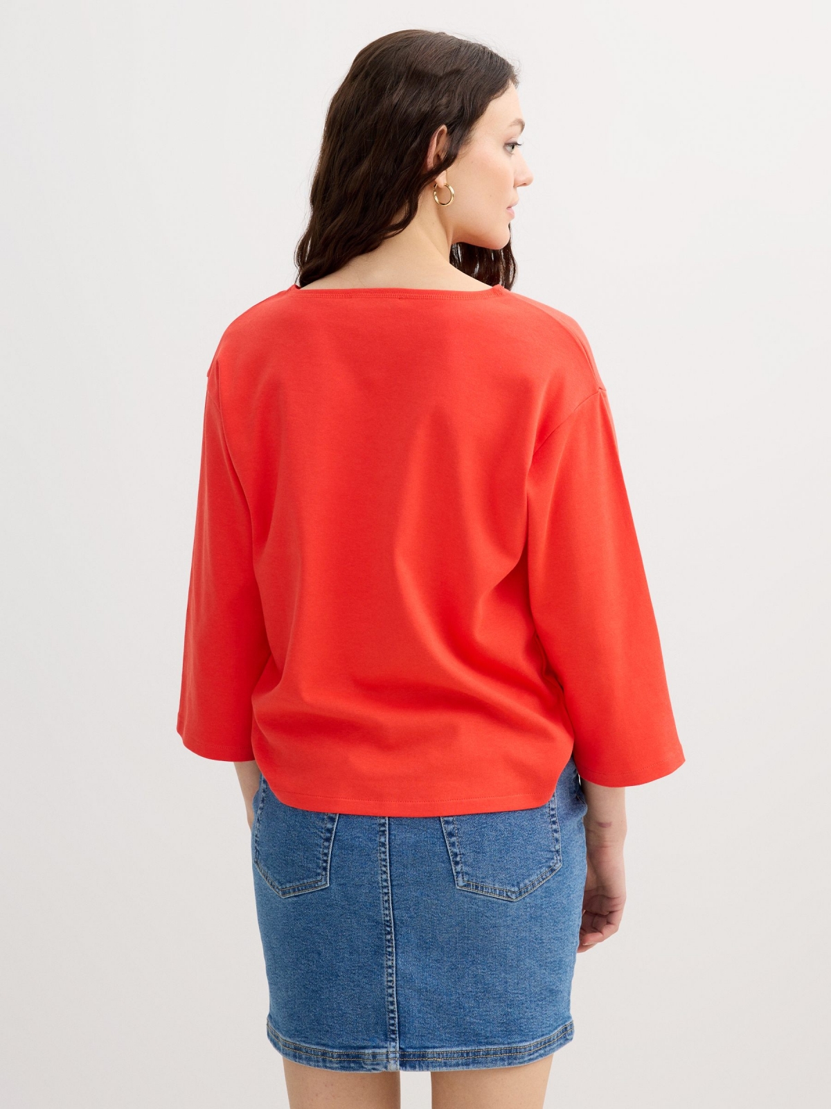 Camisola de algodão decote barco coral vista meia traseira