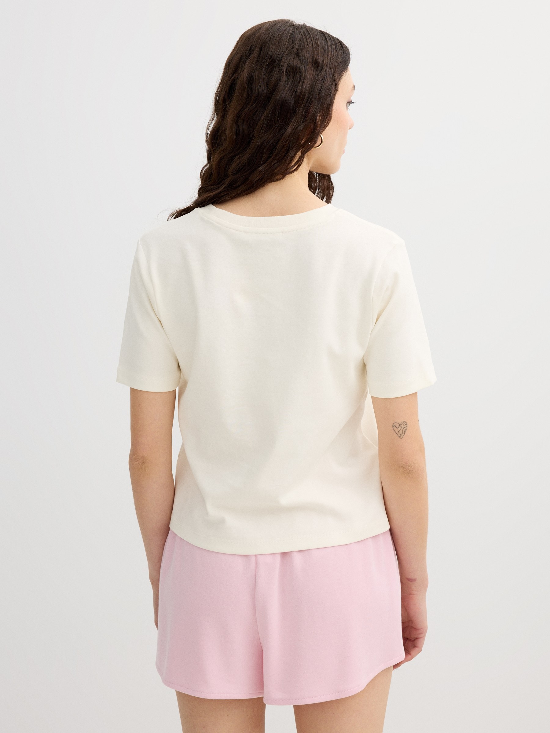 Camiseta algodão Cocktail off white vista meia frontal