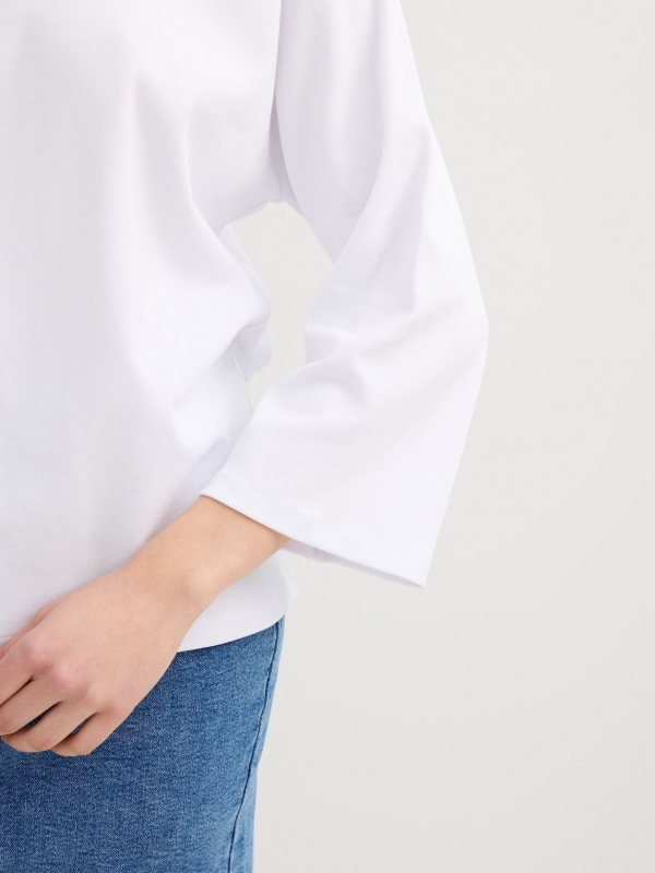 Camisola de algodão decote barco branco vista detalhe