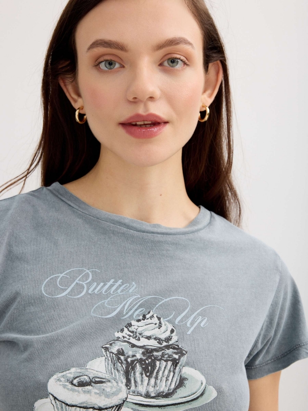 Butter cropped t-shirt bluish gray detail view