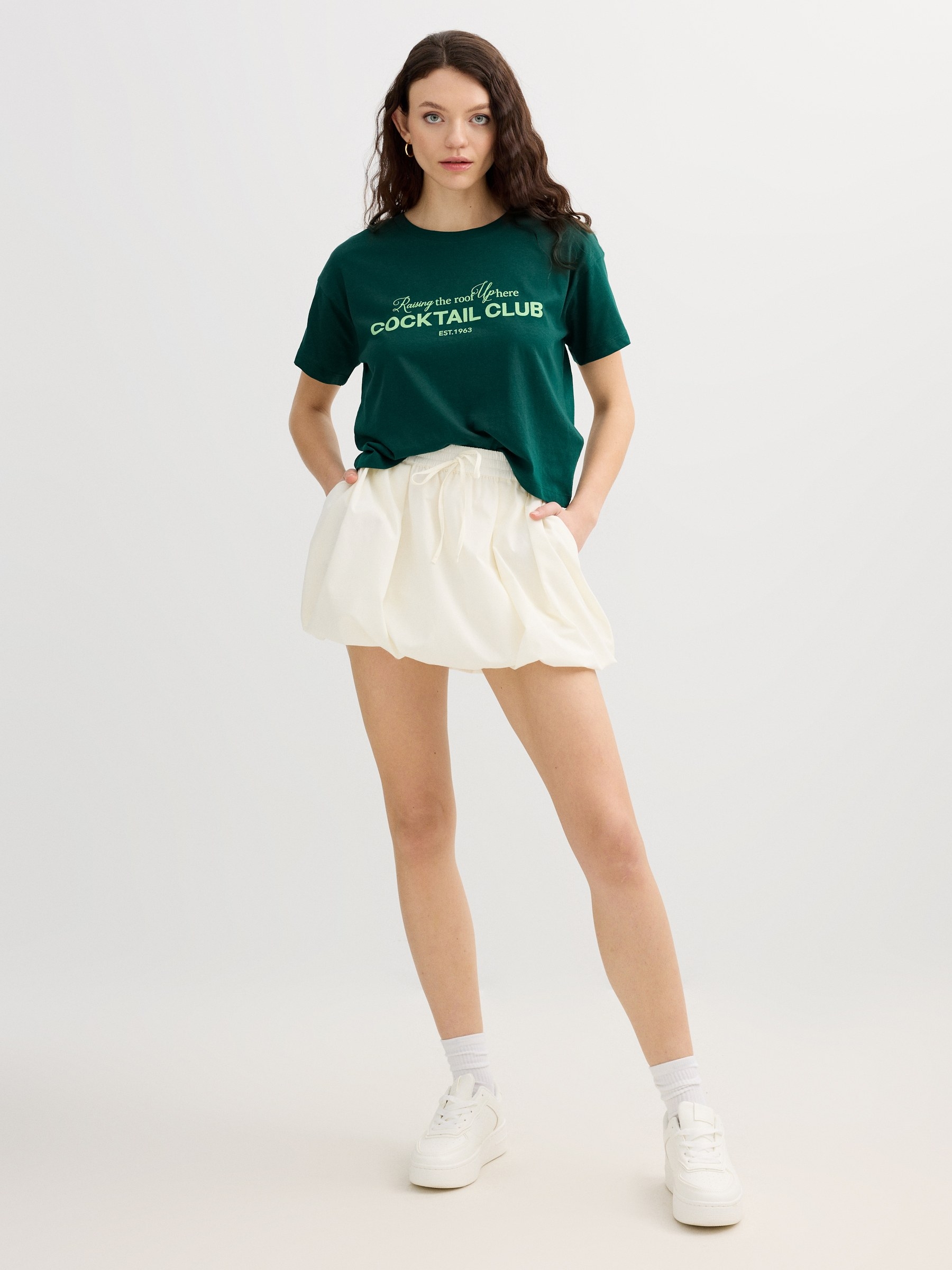 Camiseta Cocktail Club verde escuro vista meia frontal