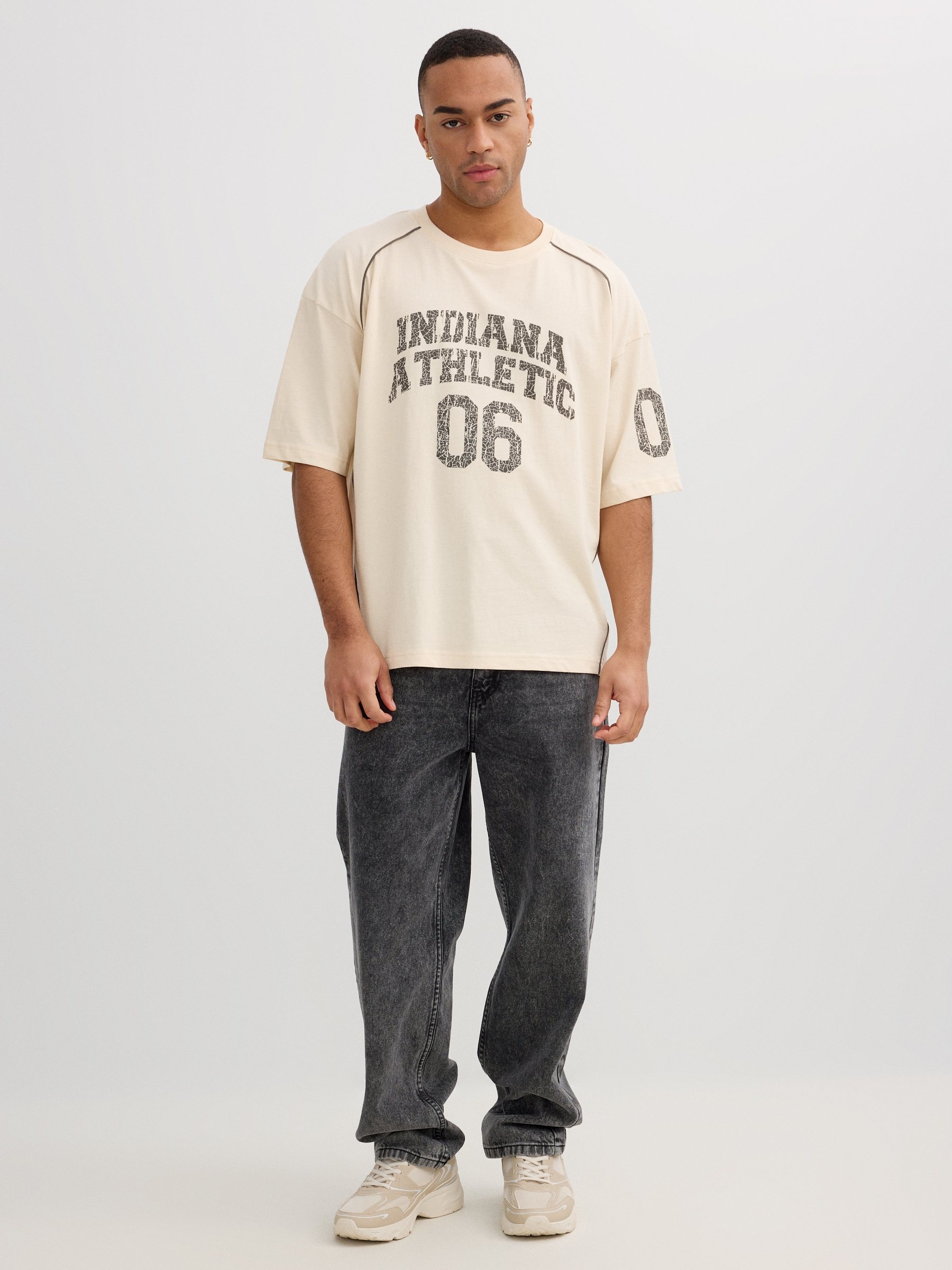 Indiana Athletic 06 T-shirt off white middle front view