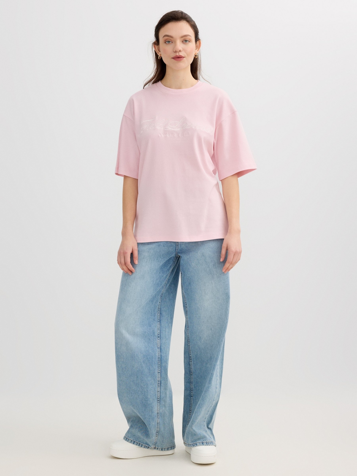 Camiseta oversize algodão rosa claro vista geral frontal