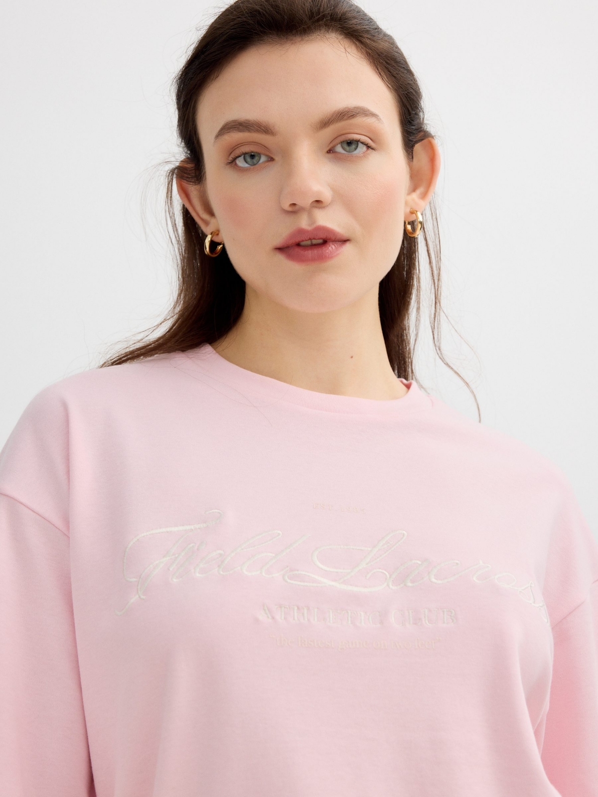 Camiseta oversize algodão rosa claro vista detalhe