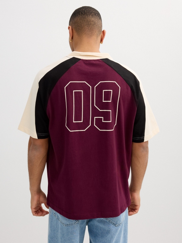 Printed polo United Creators dark garnet middle back view