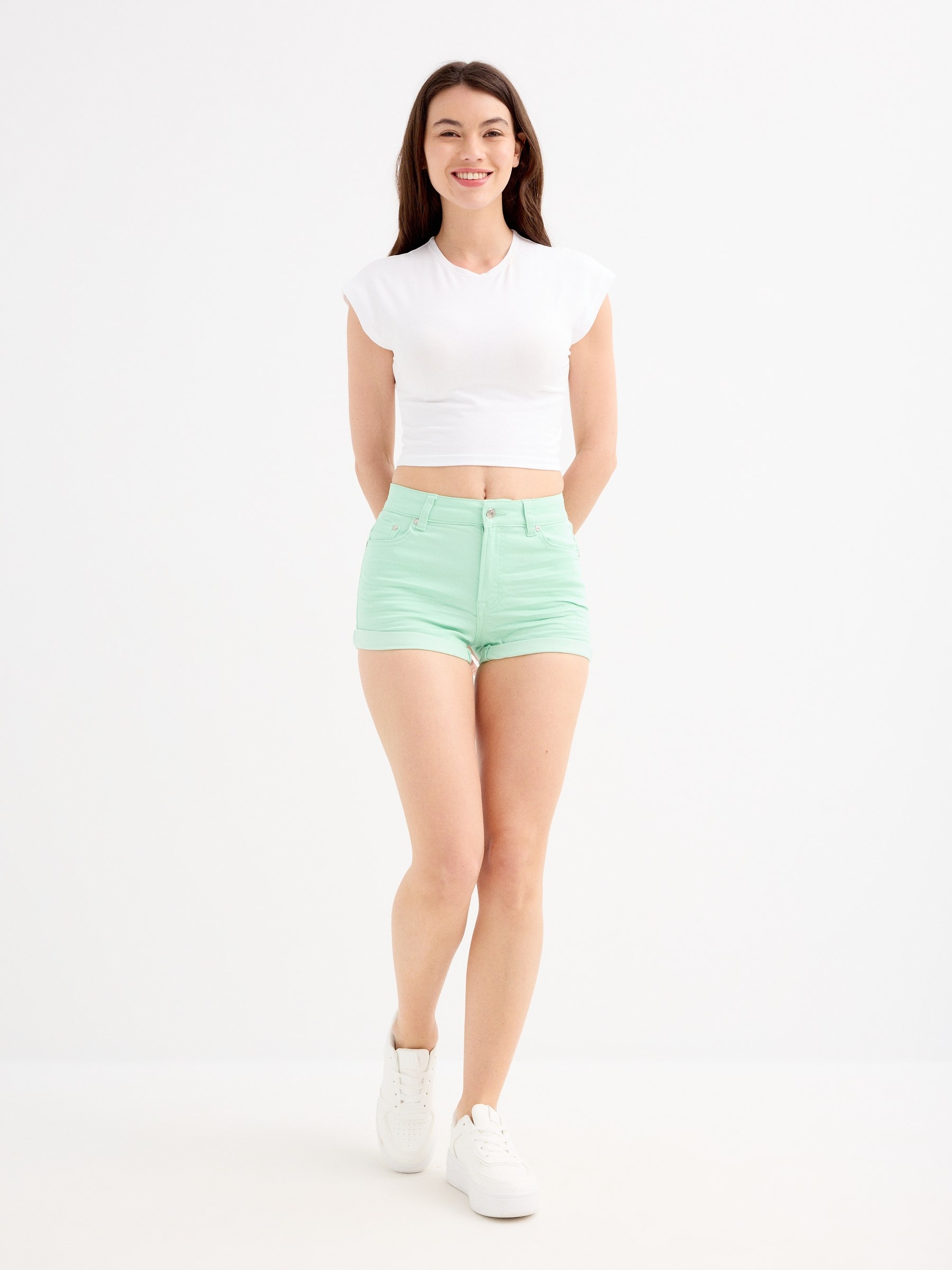 Shorts sarga tiro medio menta vista media frontal