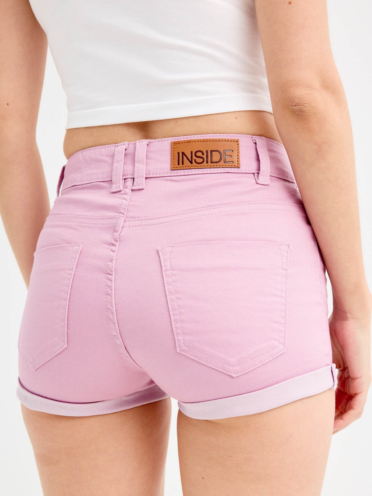 Shorts sarja tiro médio malva vista detalhe