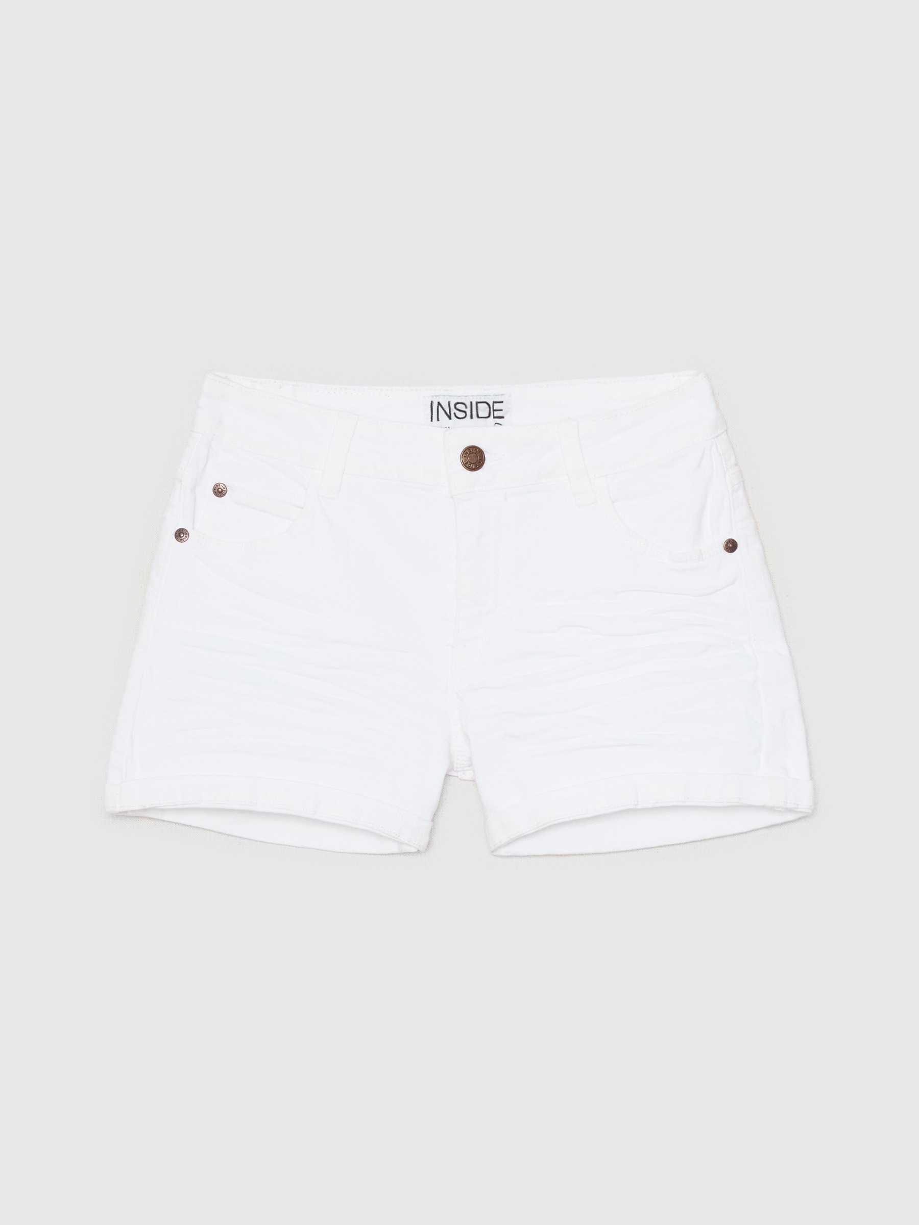 Shorts sarga tiro medio slim blanco vista media frontal