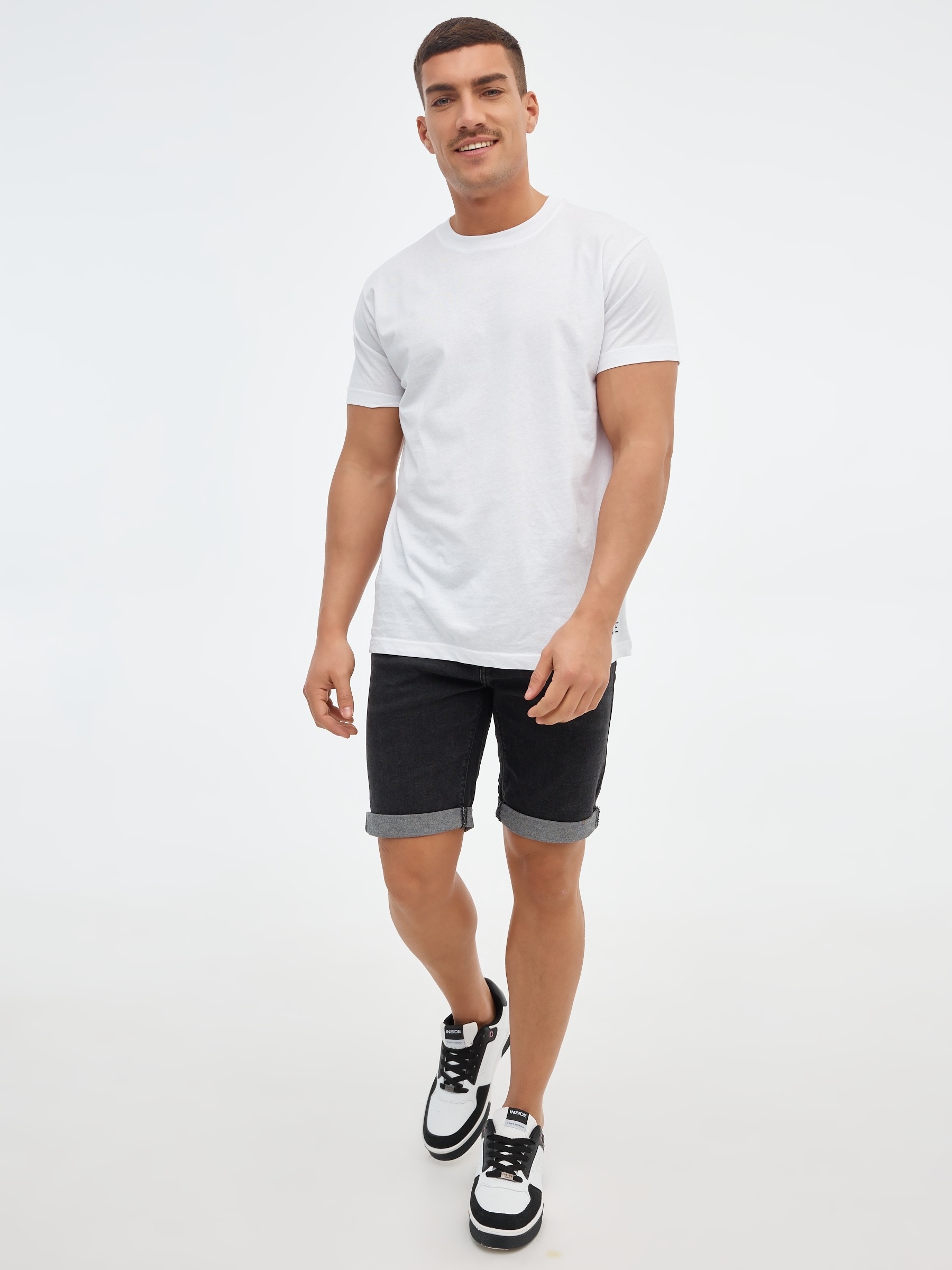 Basic skinny denim Bermuda black middle front view