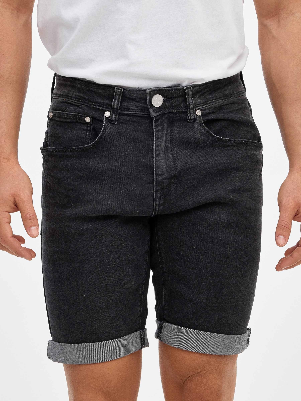Basic skinny denim Bermuda black detail view