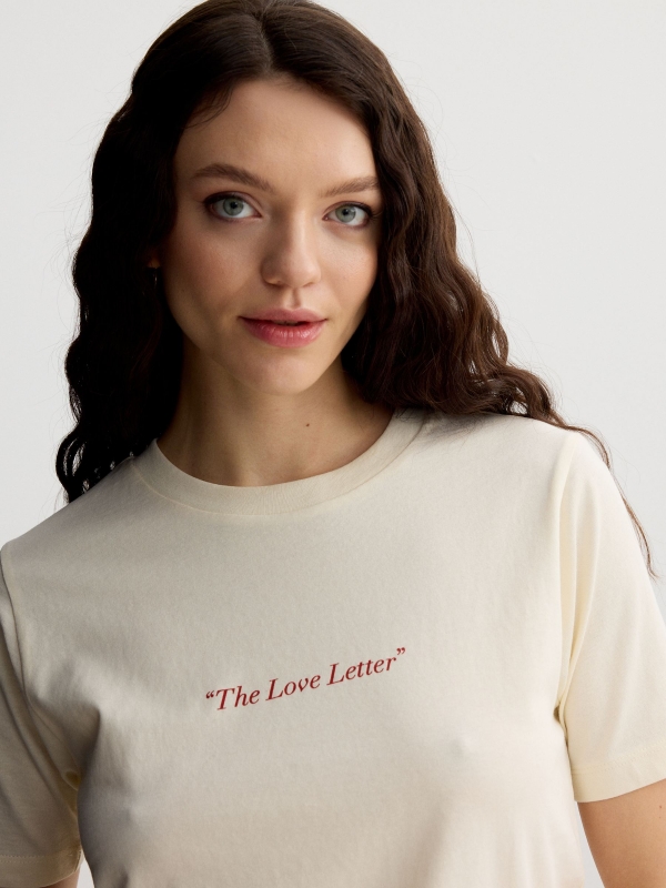 Camiseta love letter algodão off white vista detalhe