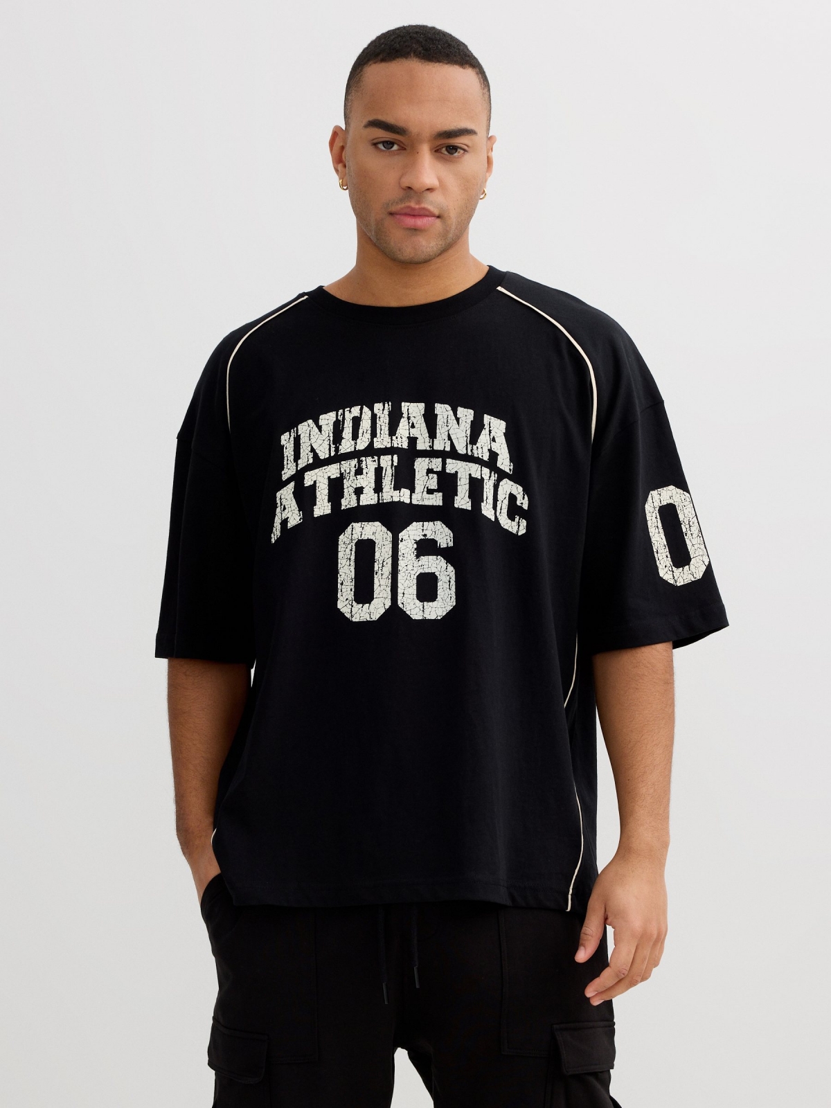 Camiseta Indiana Athletic 06 negro vista media frontal