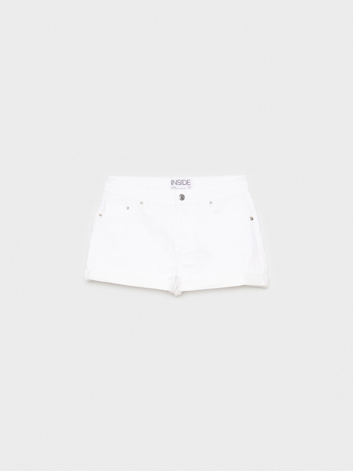 Mid-rise sarga shorts white detail view