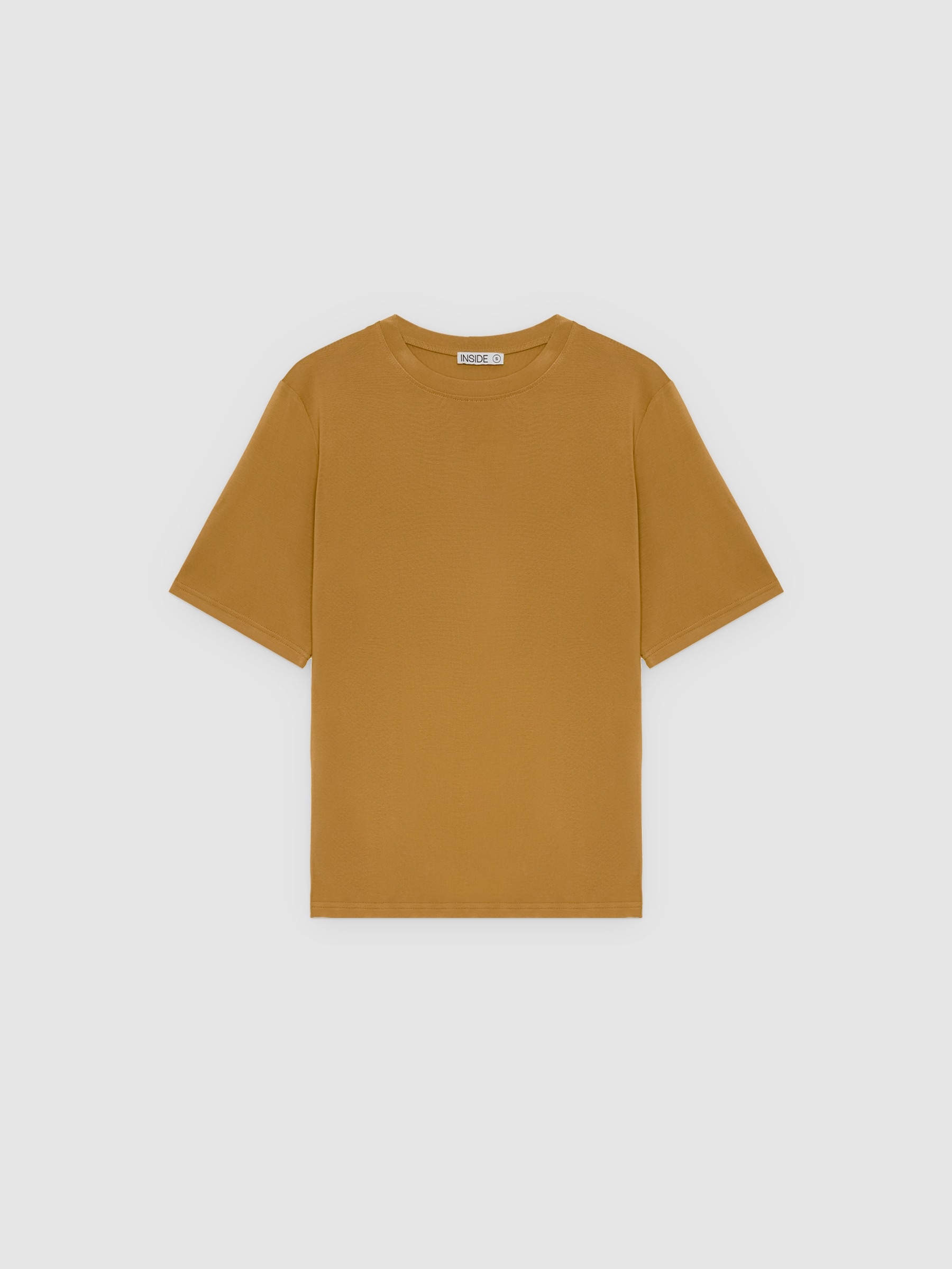 Camiseta viscosa oversize marrón caldera vista media frontal