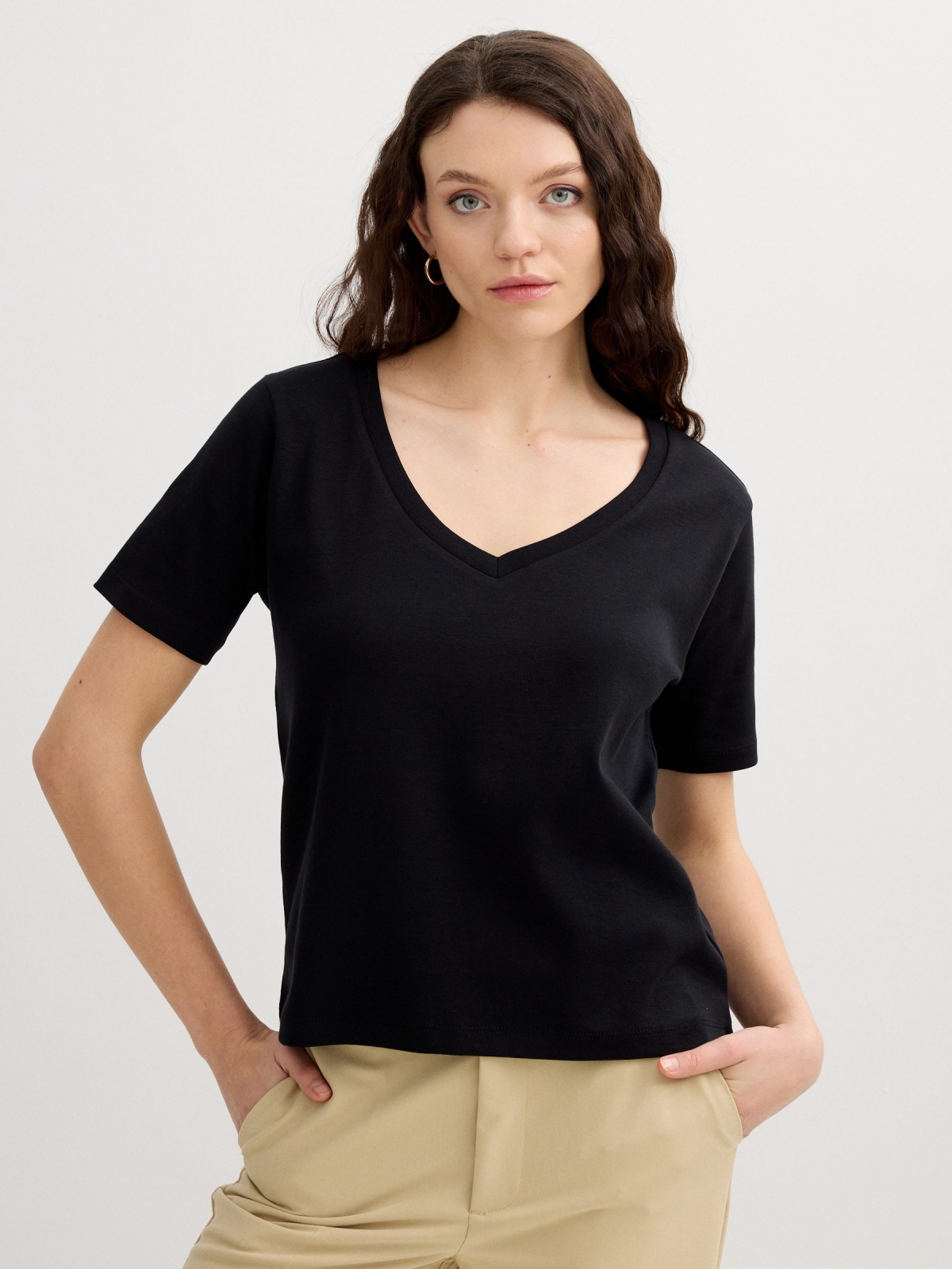 Camiseta de algodão decote em V