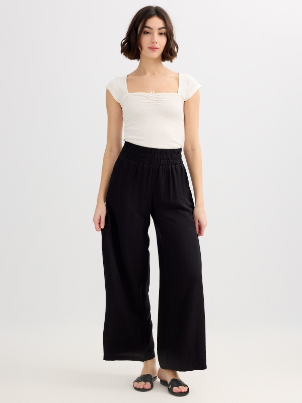 Pantalón wide leg fluido negro vista general frontal
