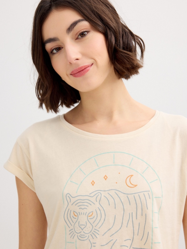 Cotton tiger t-shirt sand detail view