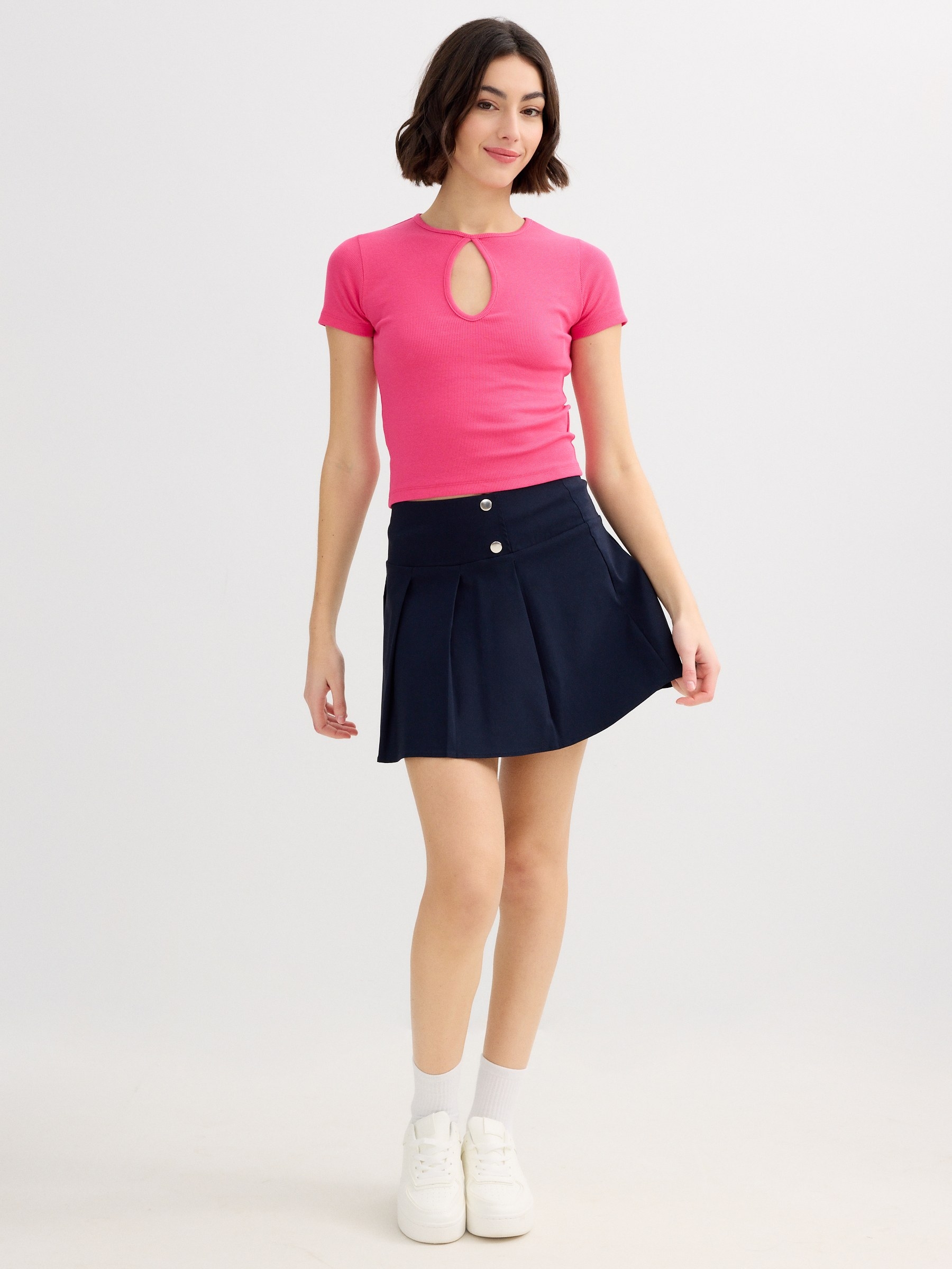 Short sleeve crop cut out t-shirt fuchsia middle front view