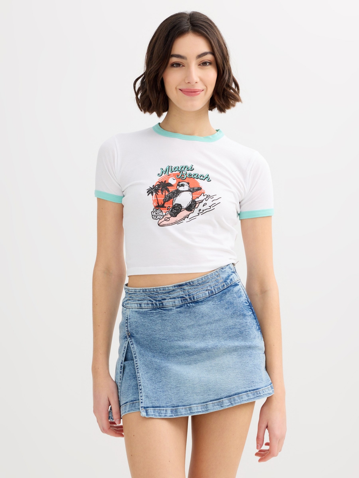Camiseta crop Miami Beach blanco vista media frontal