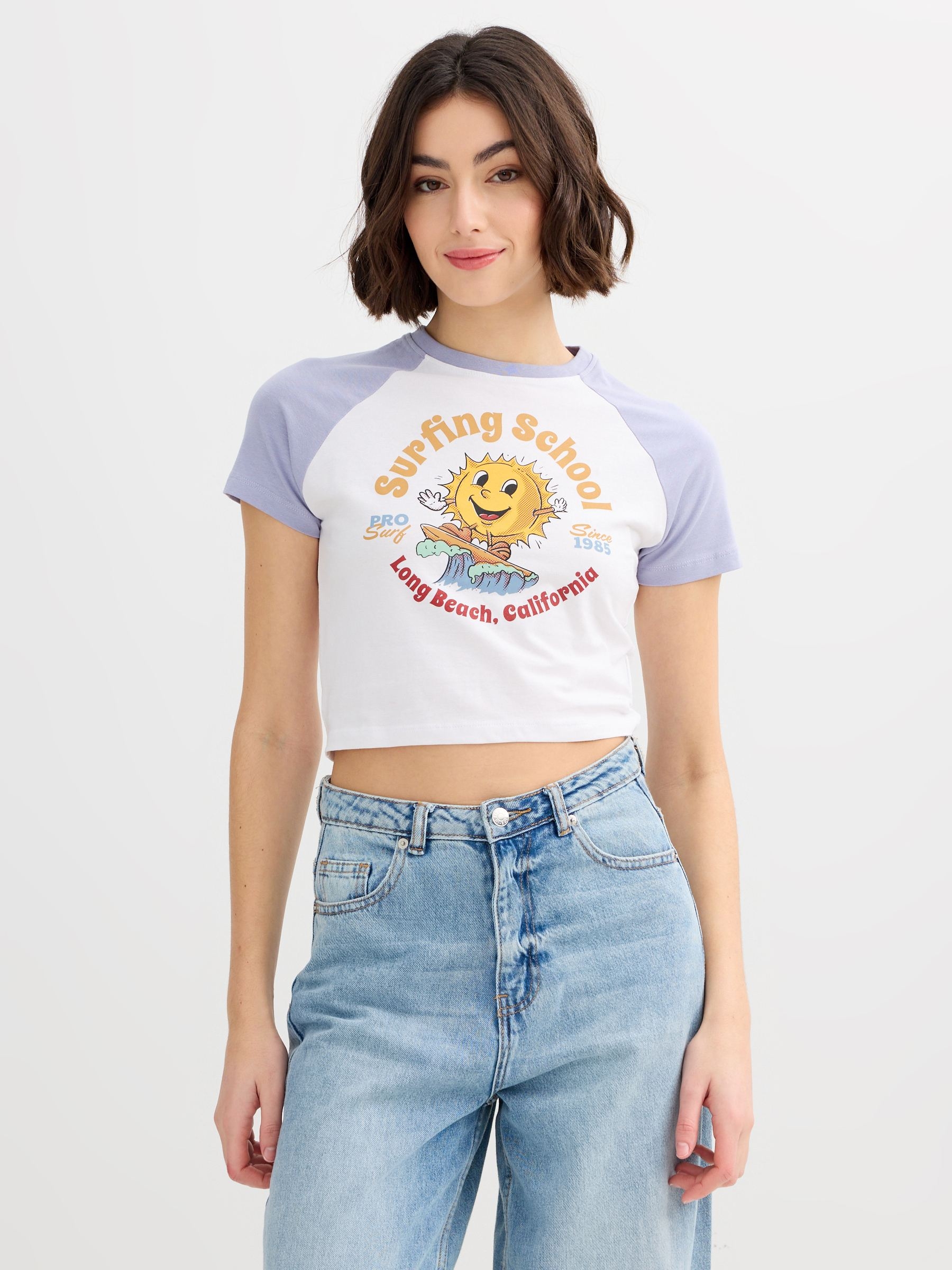Camiseta crop surf blanco vista media frontal