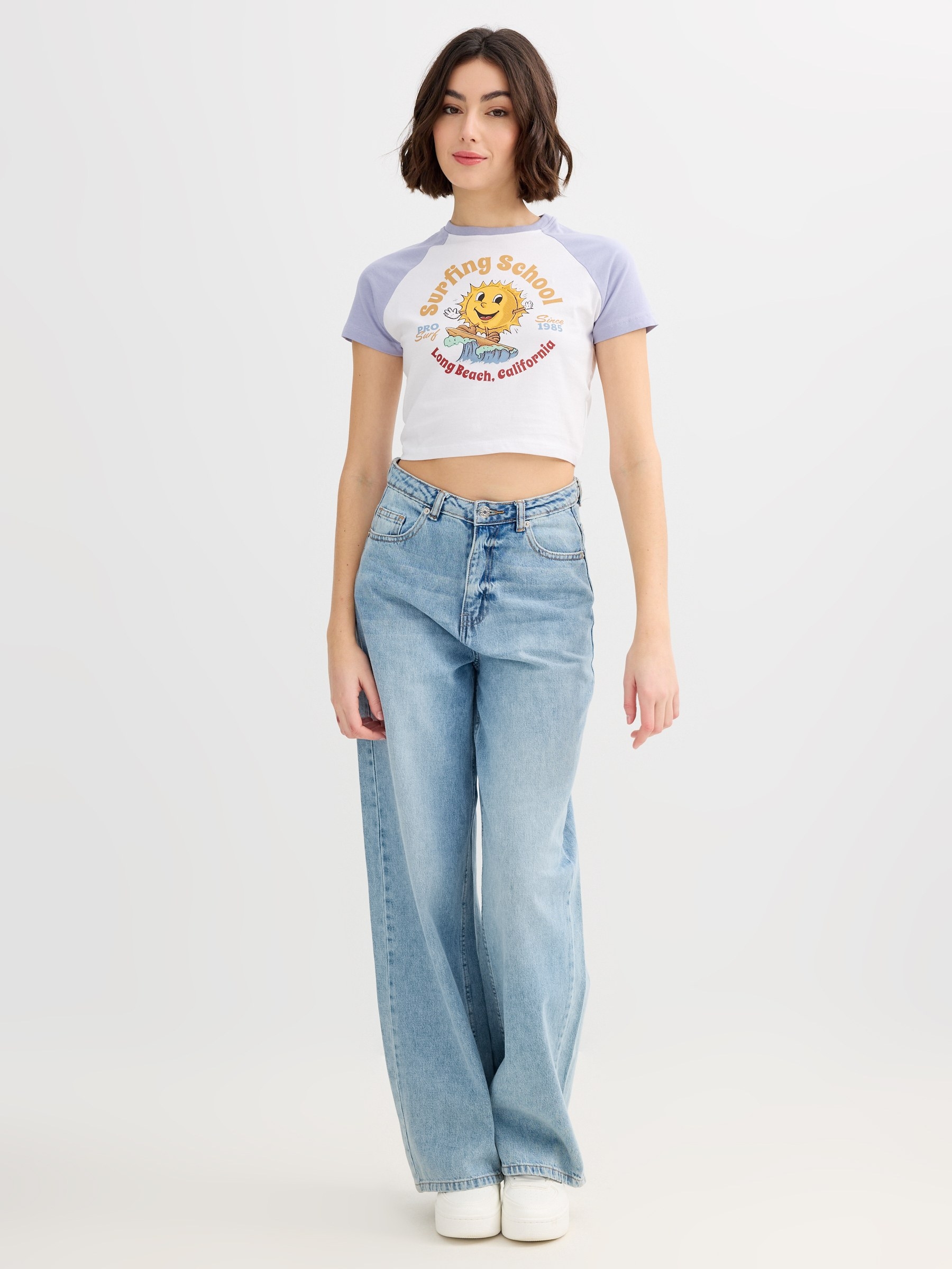 Camiseta crop surf blanco vista media frontal