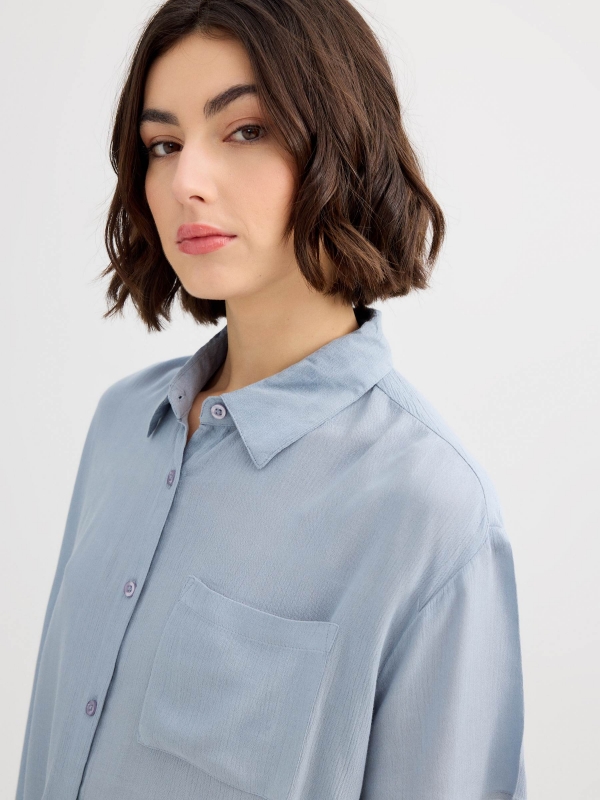 Camisa crop bambula azul acero vista detalle