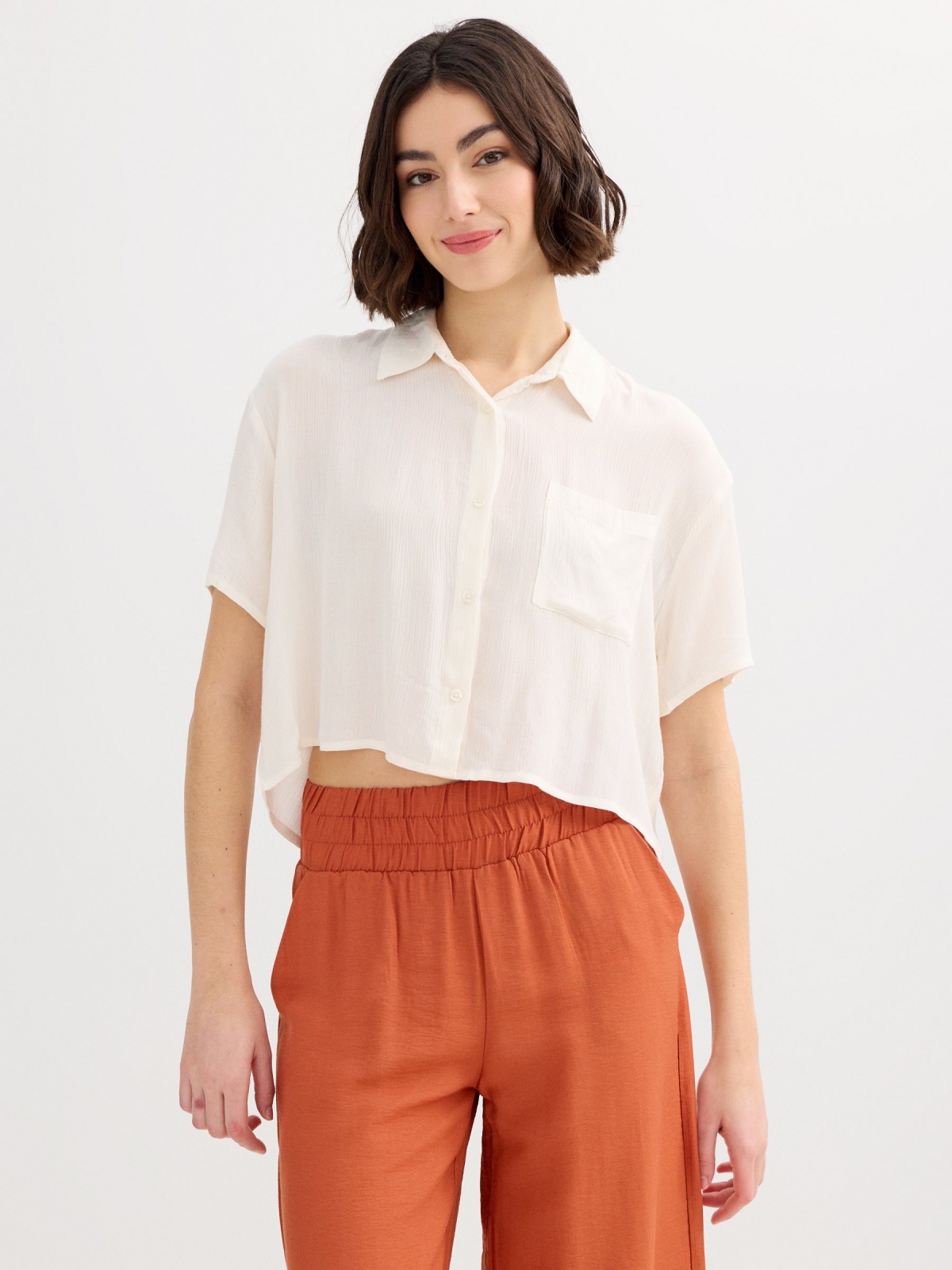 Camisa crop bambula bege vista meia frontal