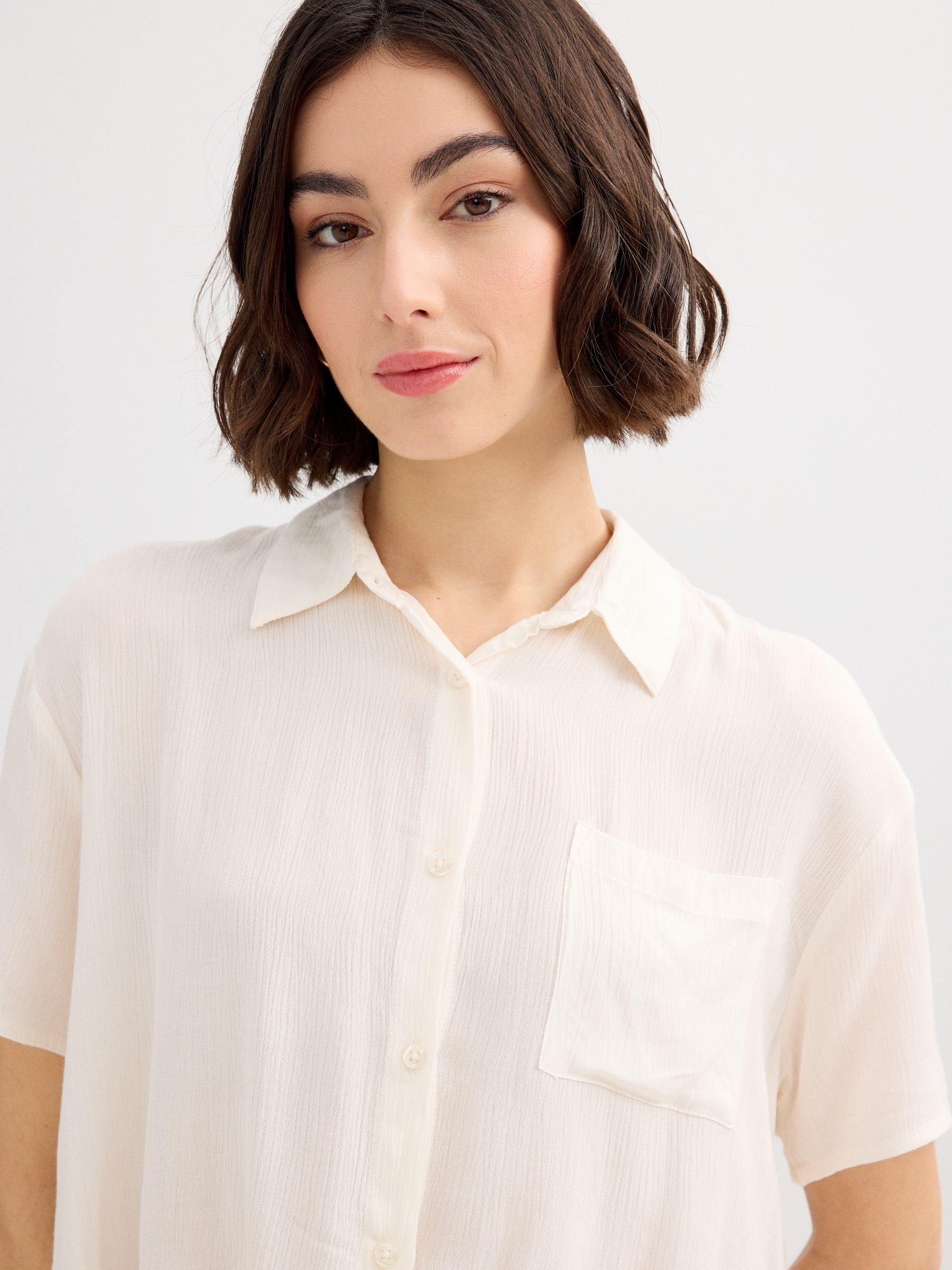 Crop bambula shirt beige middle front view