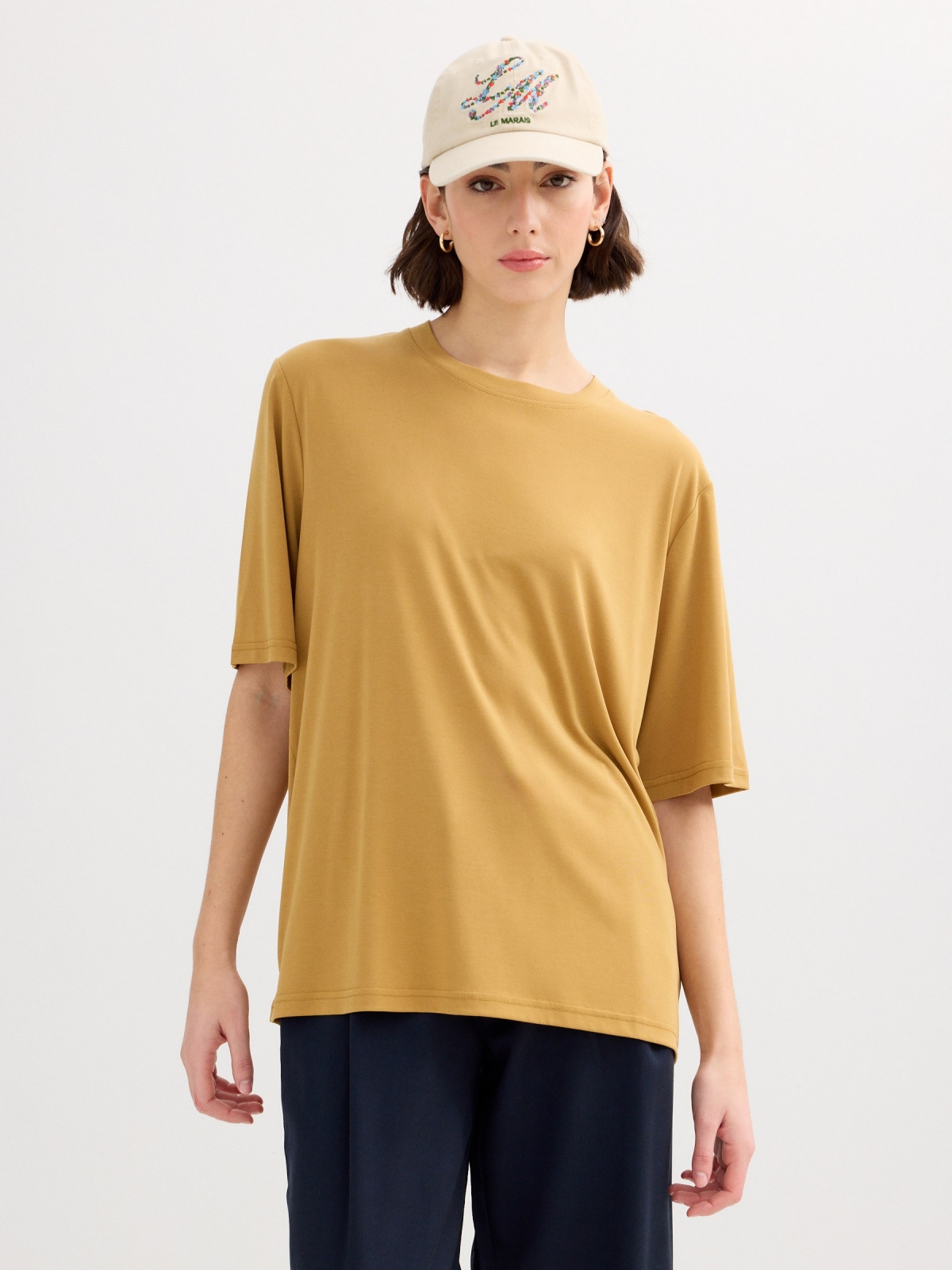 Camiseta viscose oversize castanha caldera vista meia frontal