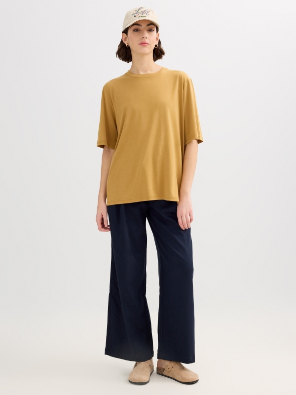 Camiseta viscose oversize castanha caldera vista geral frontal