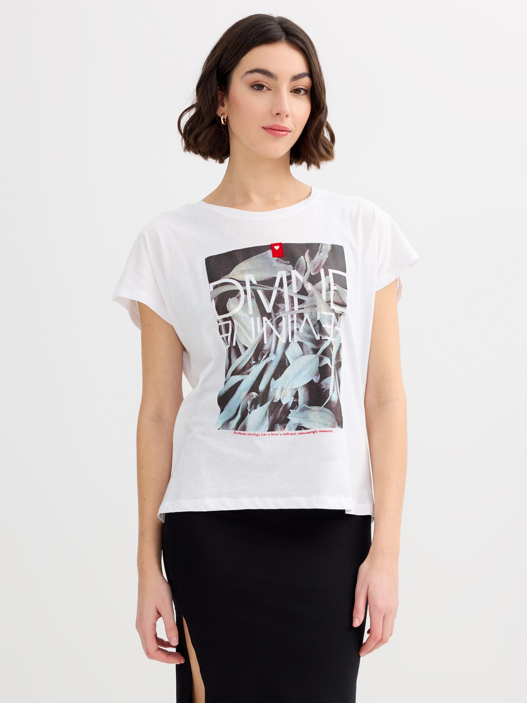 Camiseta floral sem mangas branco vista meia frontal