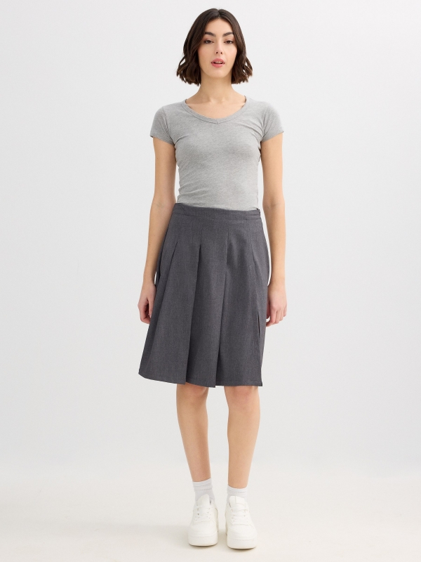 Camiseta básica cuello pico gris melange vista general frontal