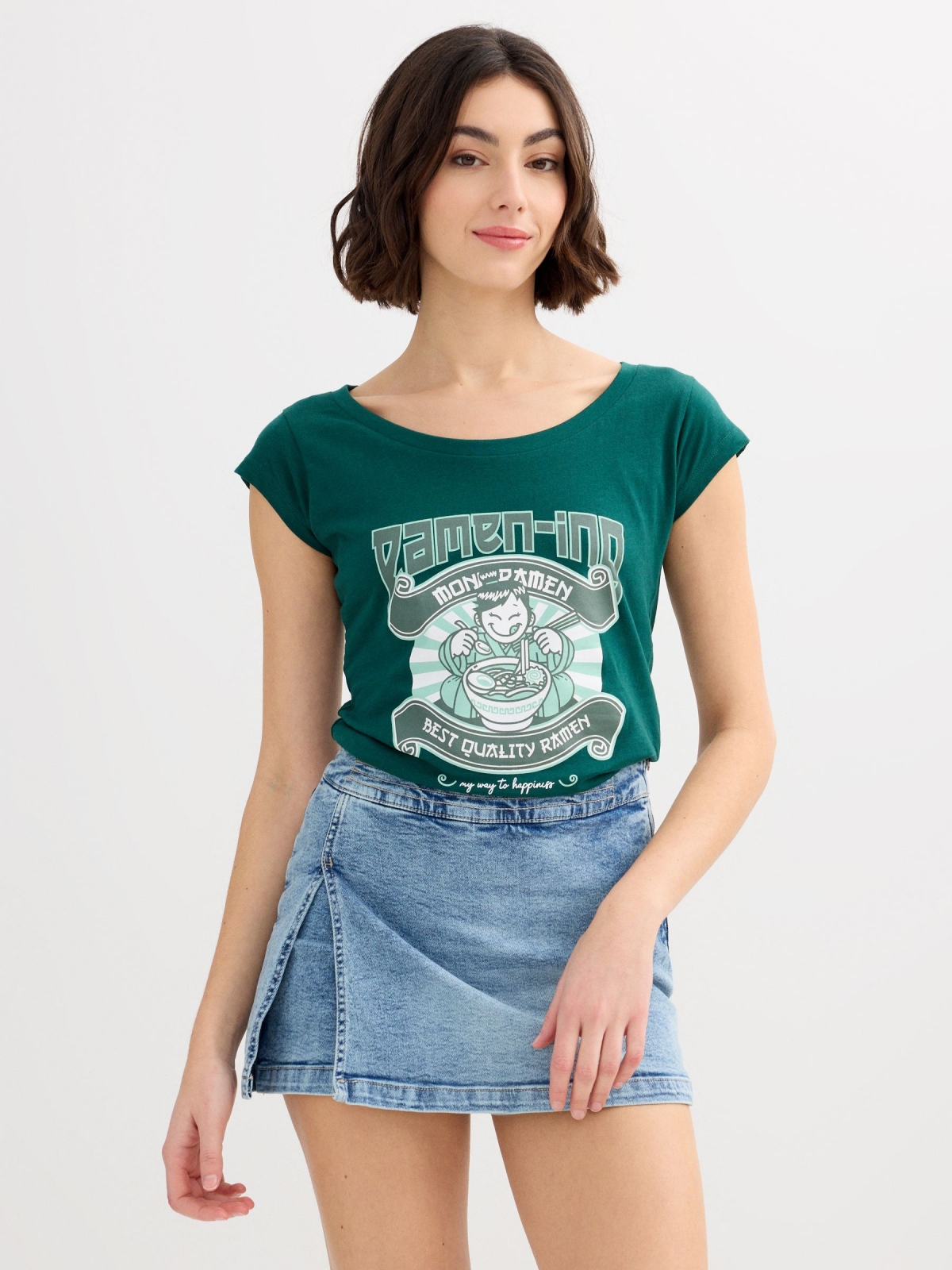Camiseta ramen algodón verde oscuro vista media frontal