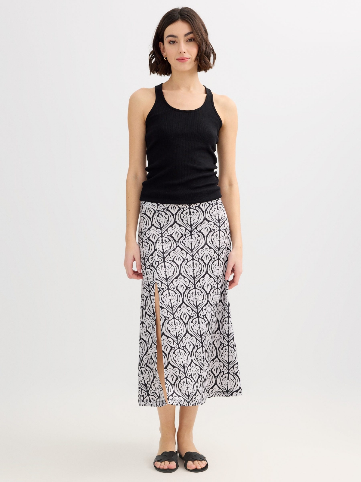 Falda midi estampada con abertura negro vista media frontal