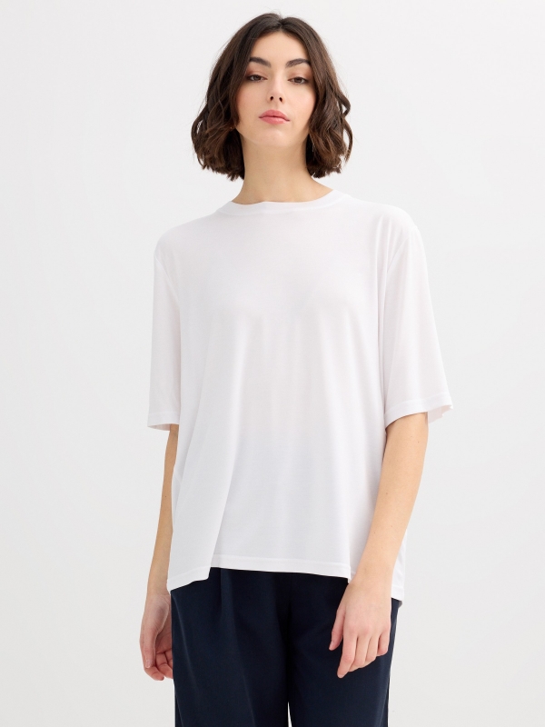 Camiseta viscosa oversize blanco vista media frontal