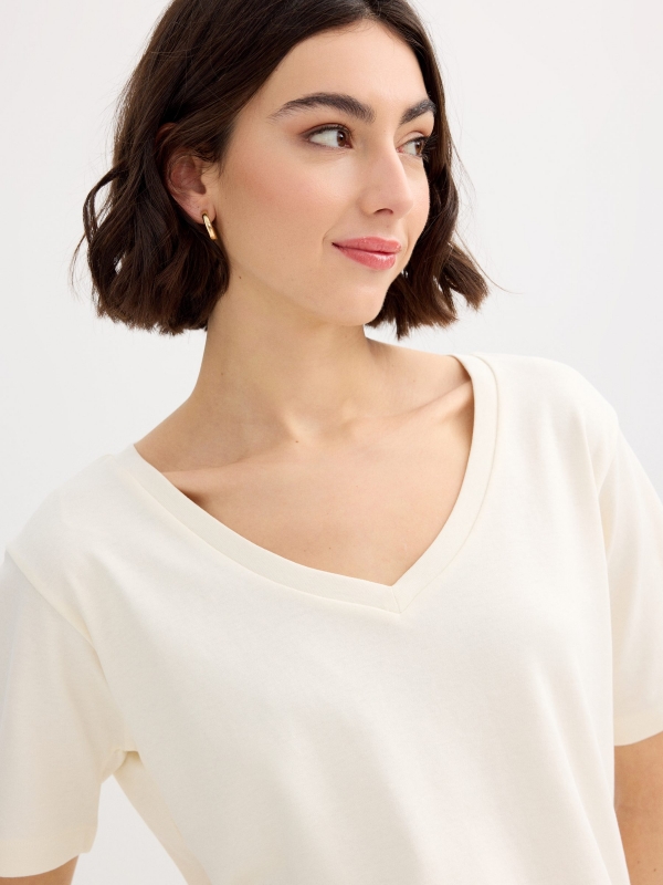 Cotton V-neck T-shirt off white detail view