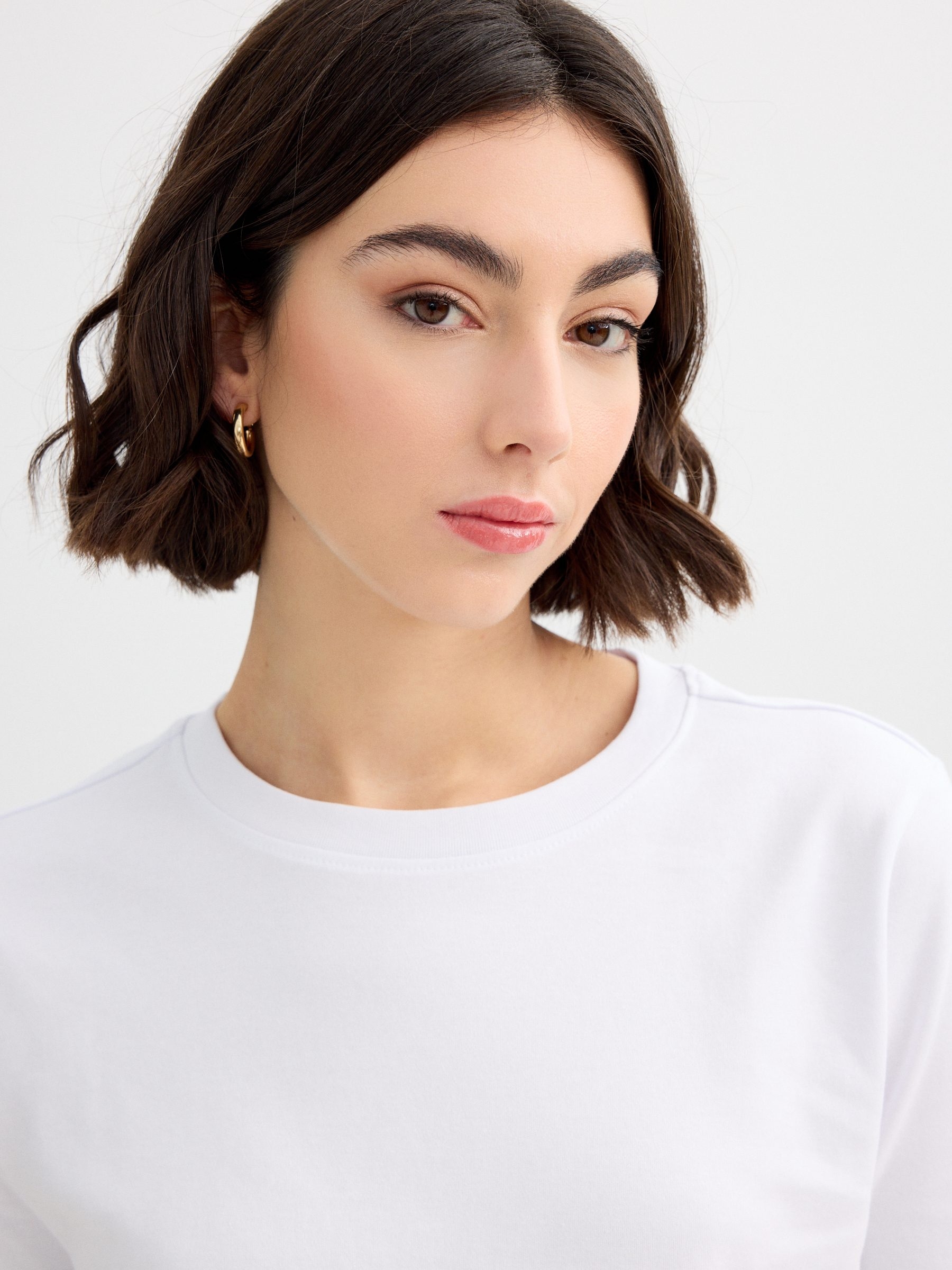 Camiseta básica de algodón blanco vista media frontal