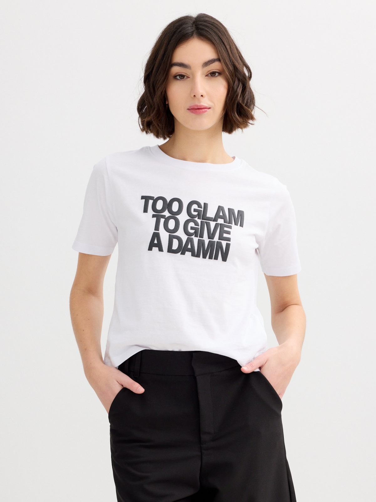 Camiseta glam algodão branco vista meia frontal