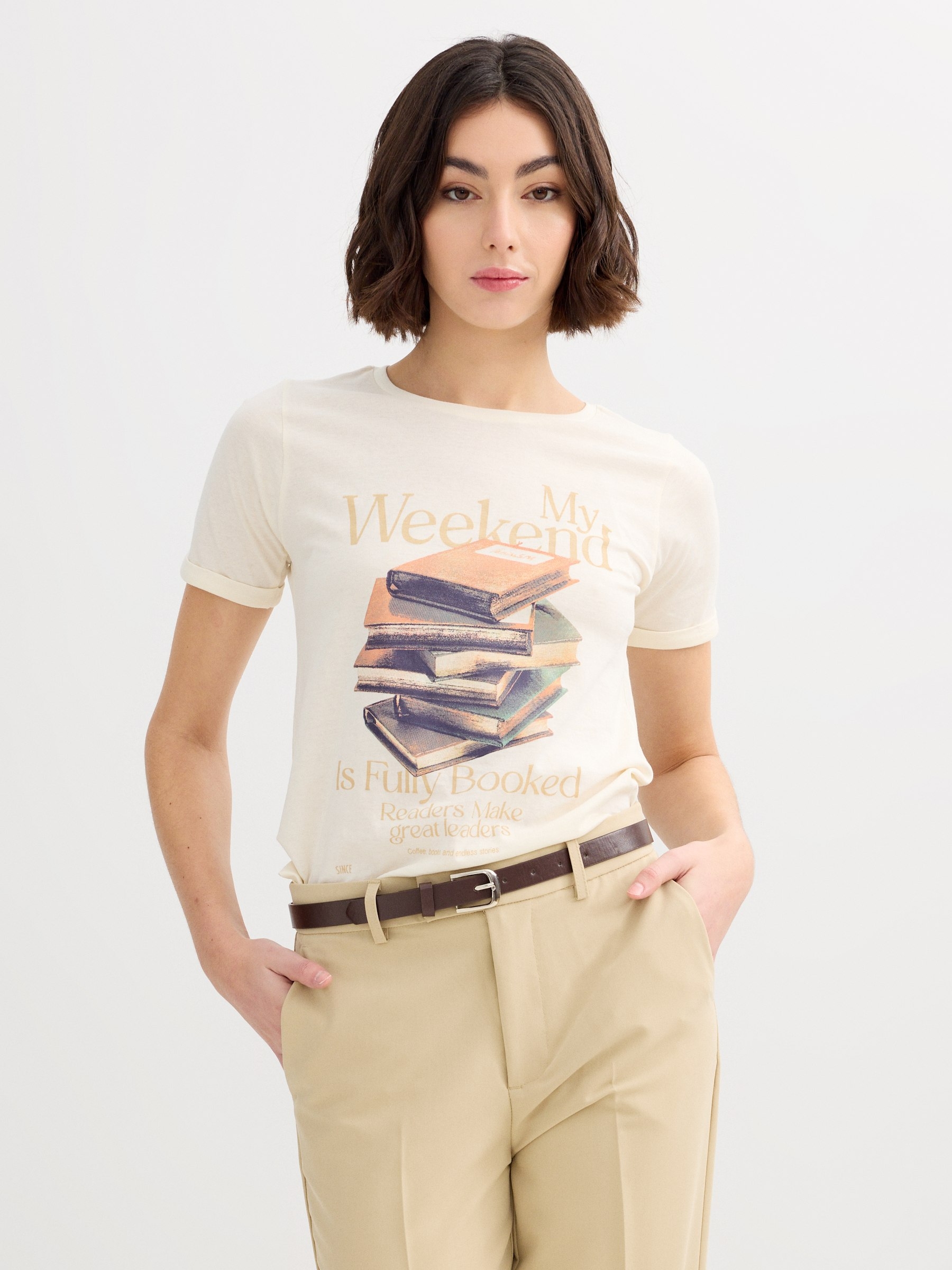 Camiseta Fully Booked off white vista meia frontal