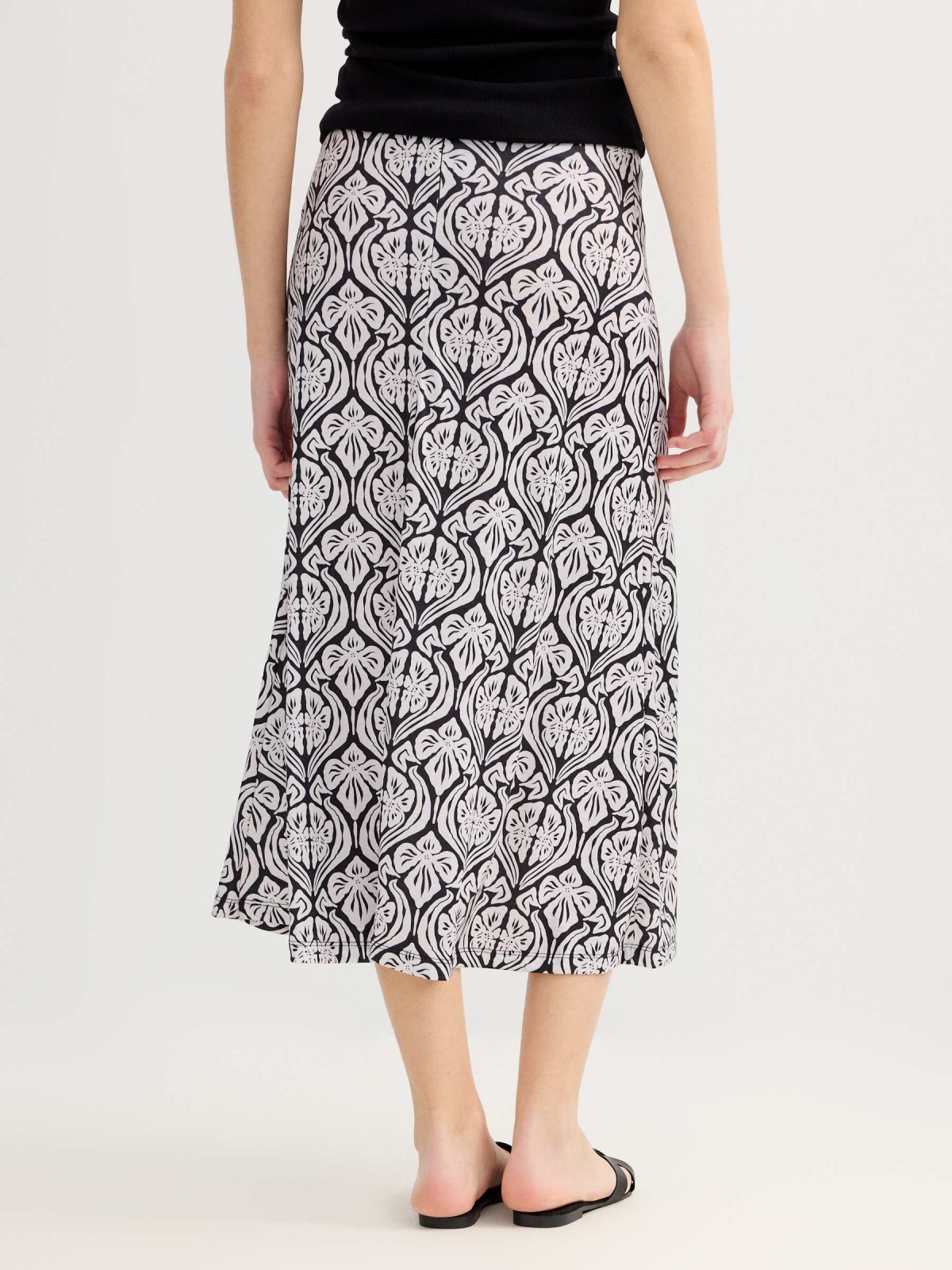 Falda midi estampada con abertura negro vista general frontal